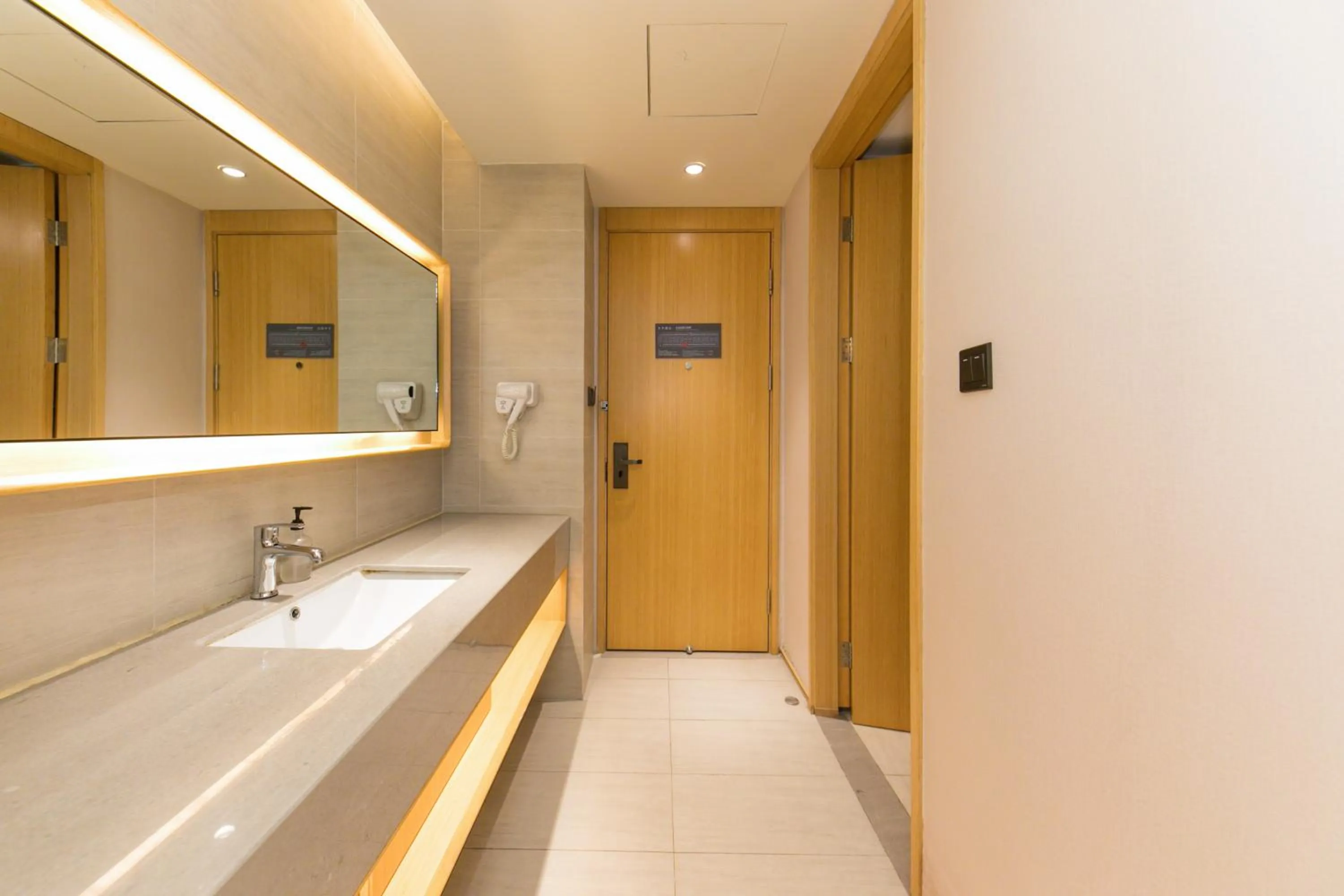 Bathroom in JI Hotel Shanghai Jing'an Daning Park