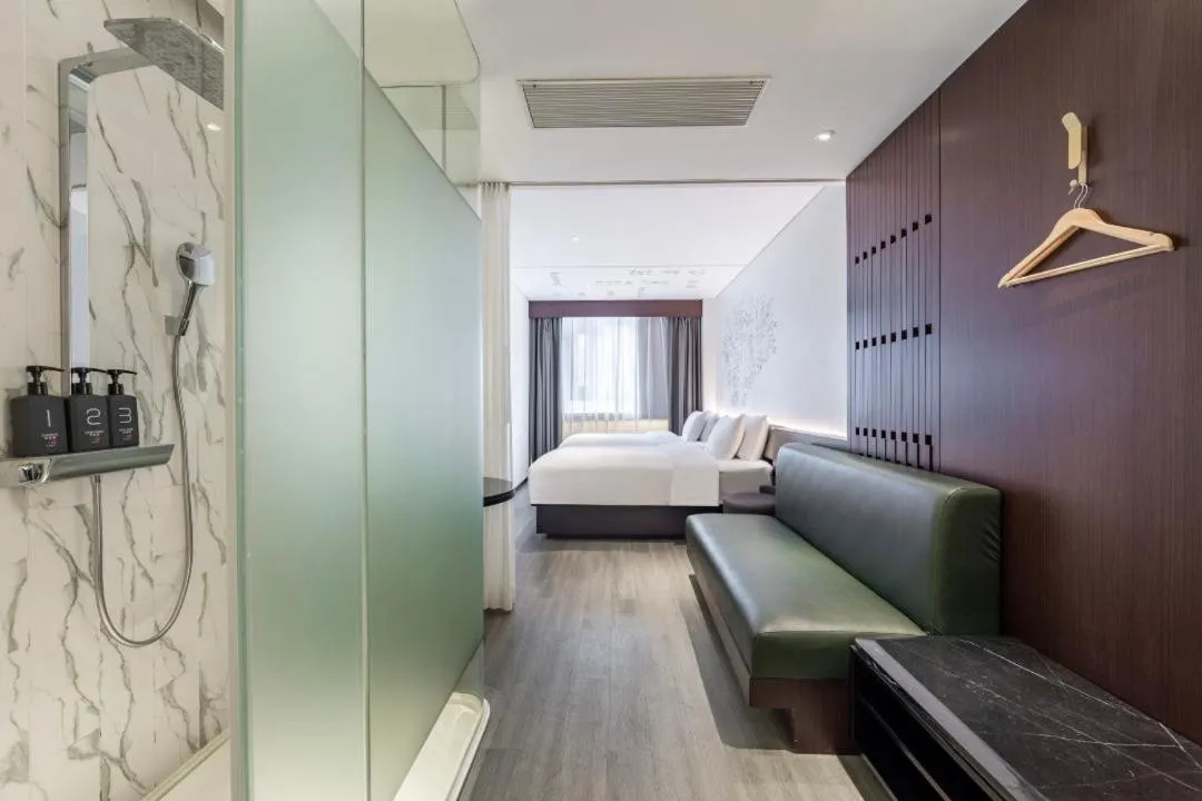 Photo of the whole room, Bed in CitiGO Hotel Shanghai Xujiahui