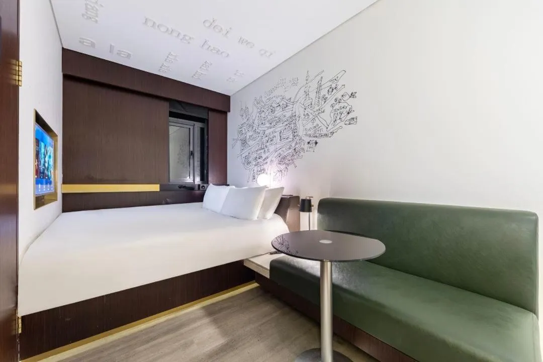 Photo of the whole room, Bed in CitiGO Hotel Shanghai Xujiahui