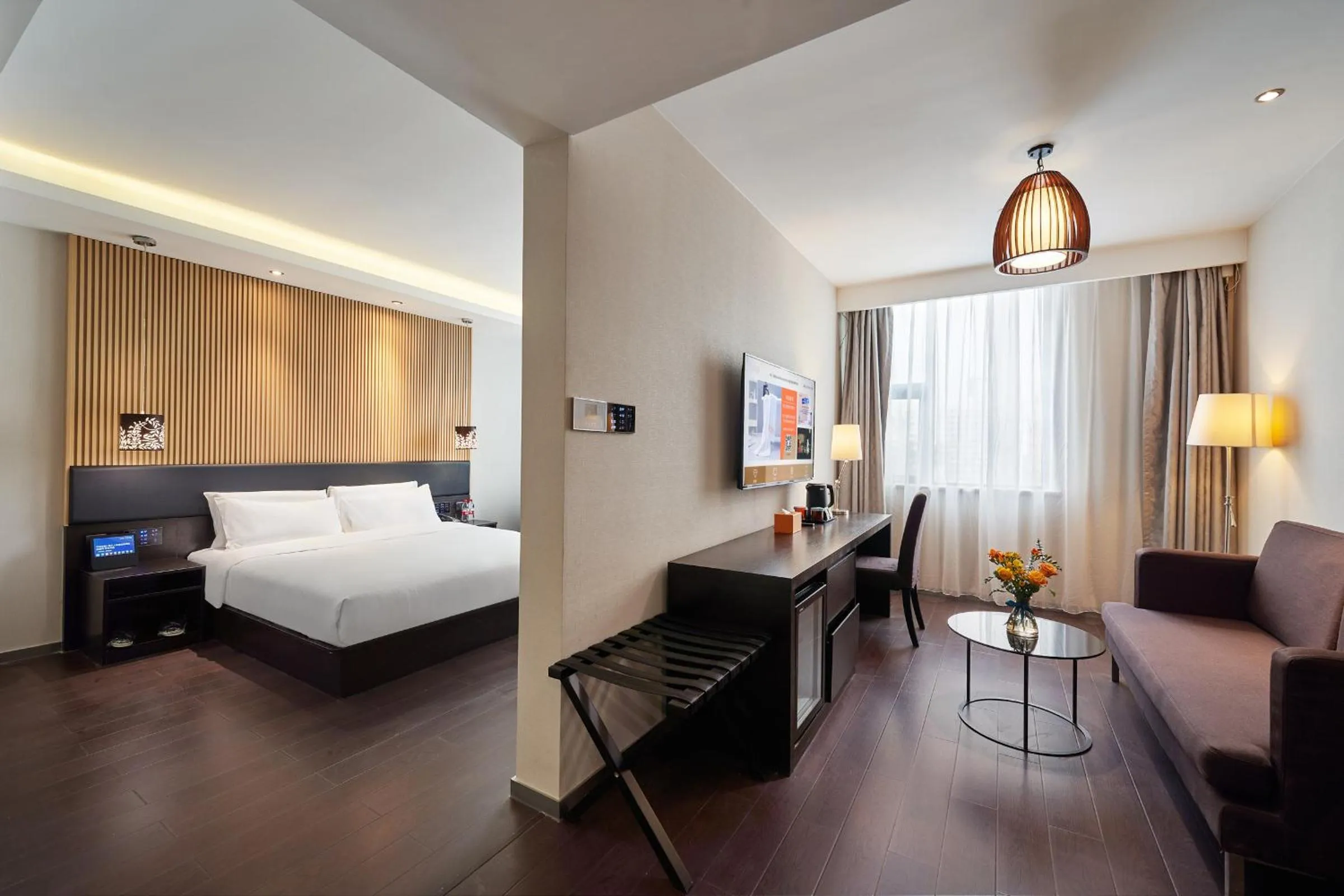 On site, Bed in Orange Hotel Shanghai Xujiahui Caobao Road Subway Station
