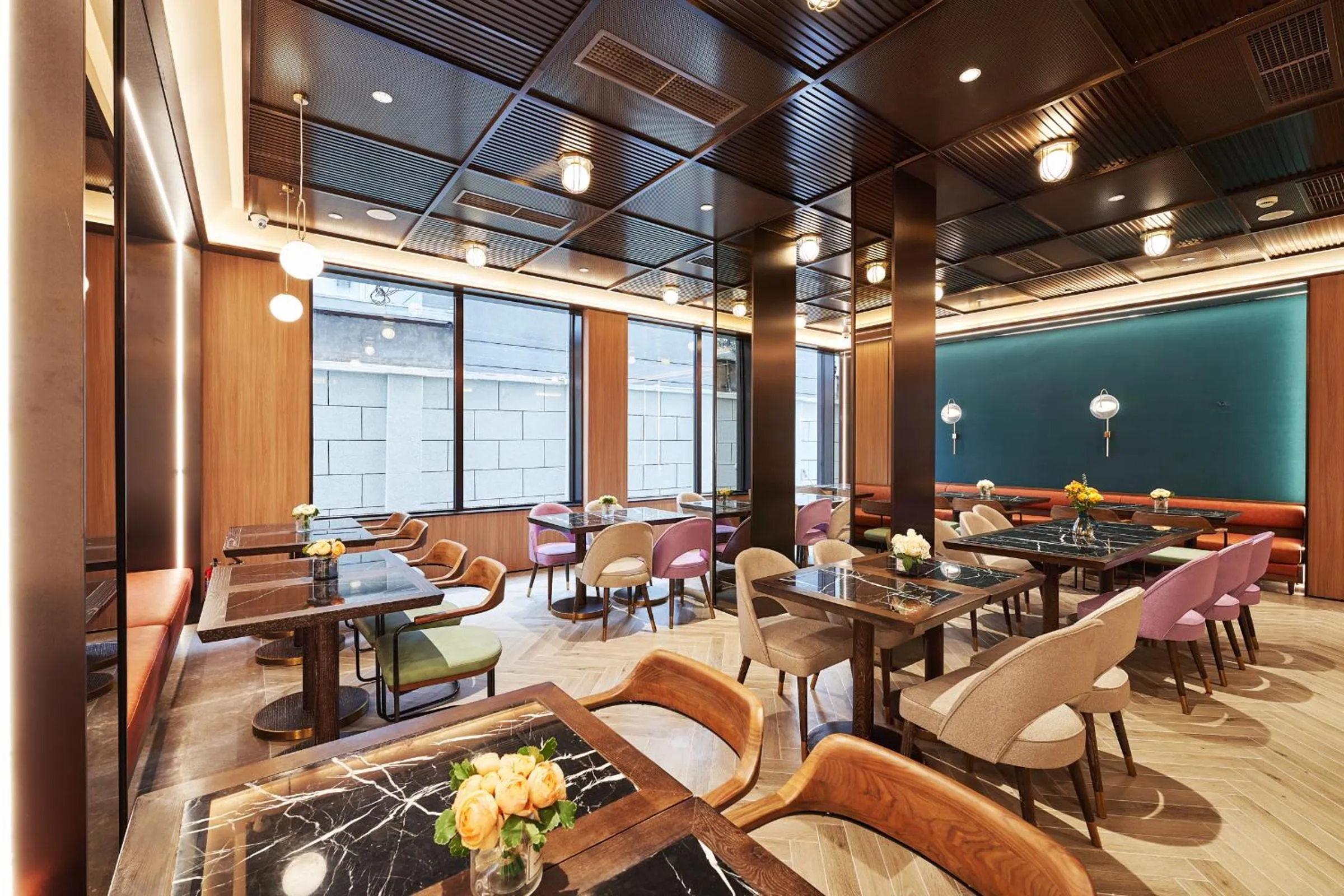 Restaurant/places to eat in Orange Hotel Shanghai Xujiahui Caobao Road Subway Station