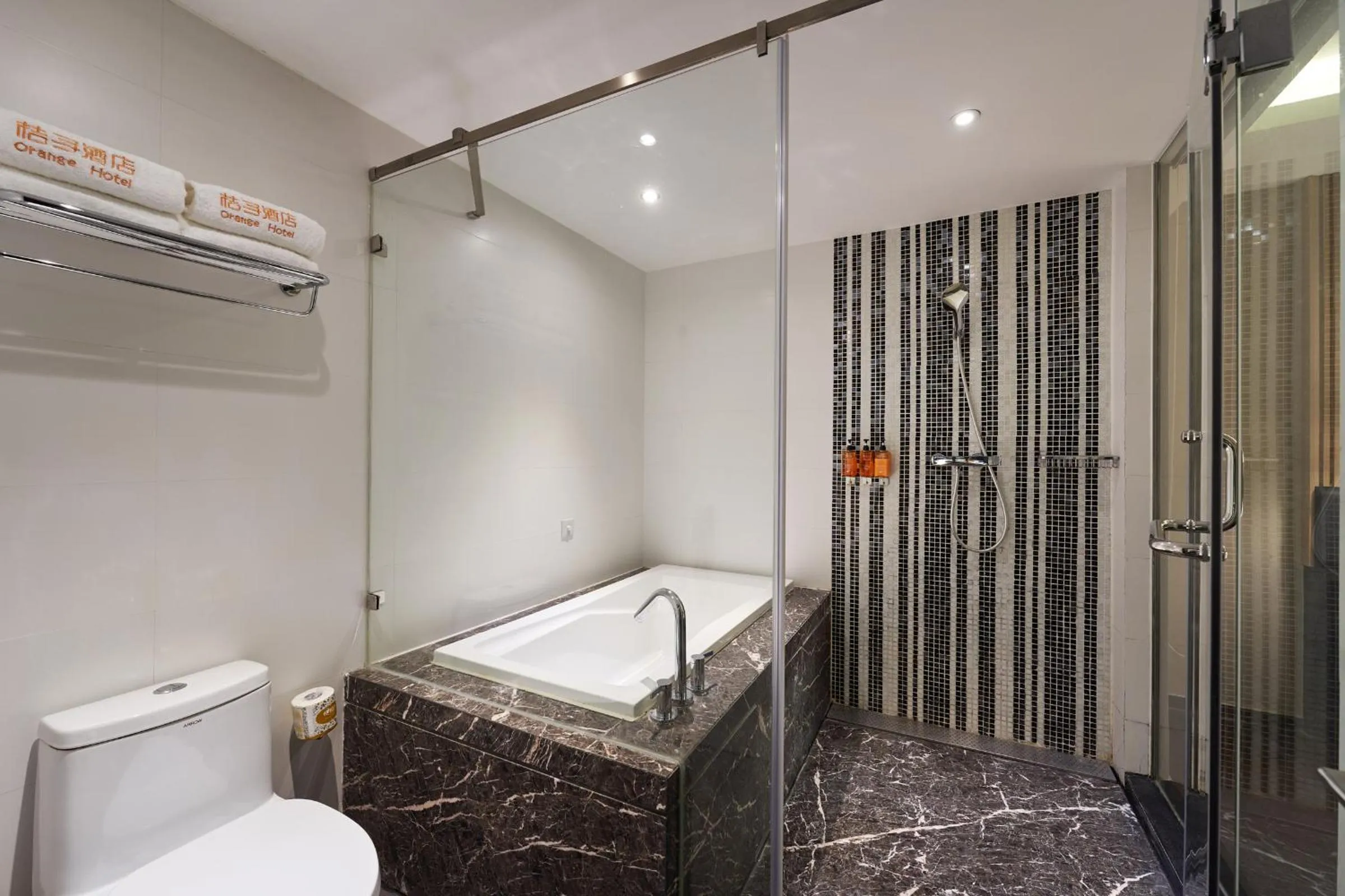 On site in Orange Hotel Shanghai Xujiahui Caobao Road Subway Station