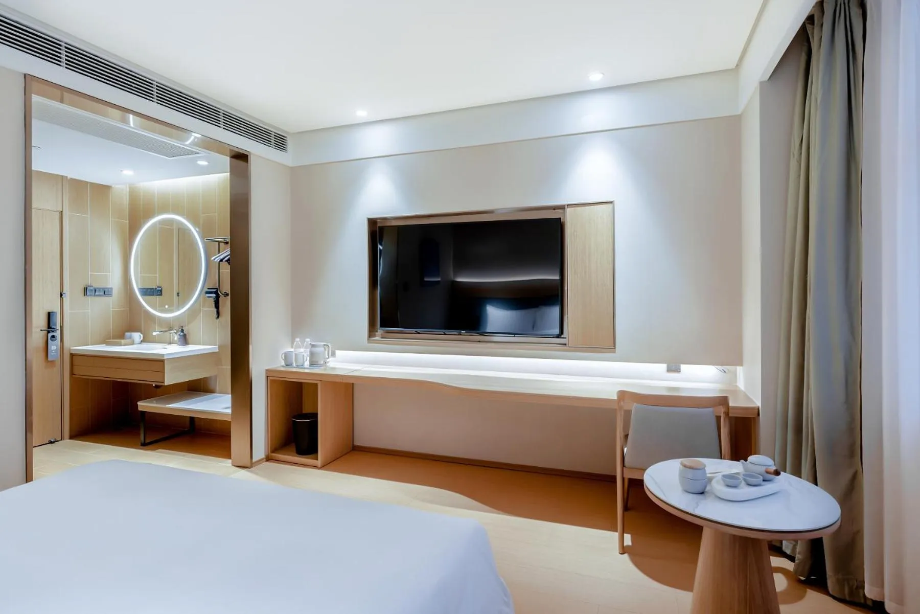 Photo of the whole room, Bed in JI Hotel Hangzhou South Railway Station