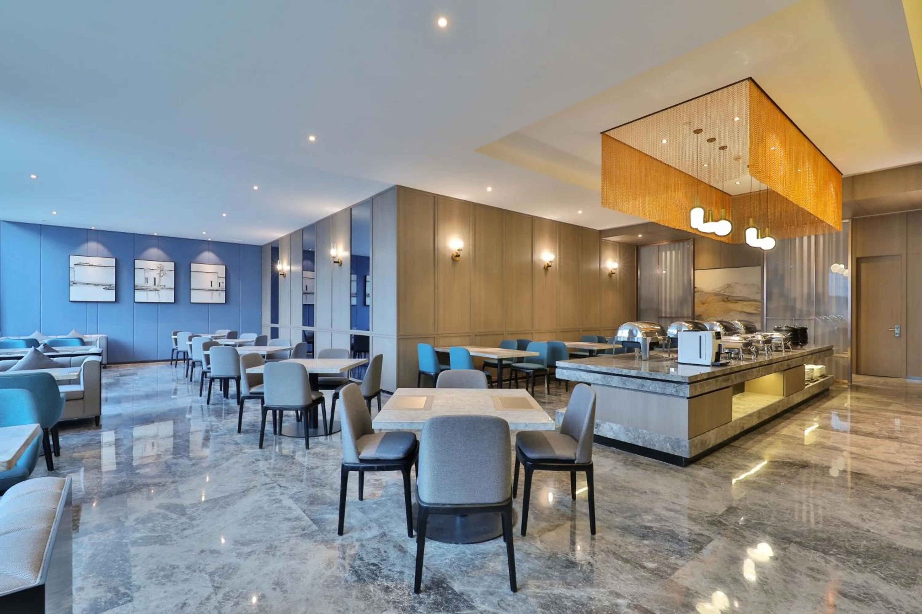 Restaurant/places to eat in Orange Hotel Shanghai Hongqiao Railway Station Qixin Road (formerly Hongqiao National Exhibition and Convention Center Qixin Road Branch)