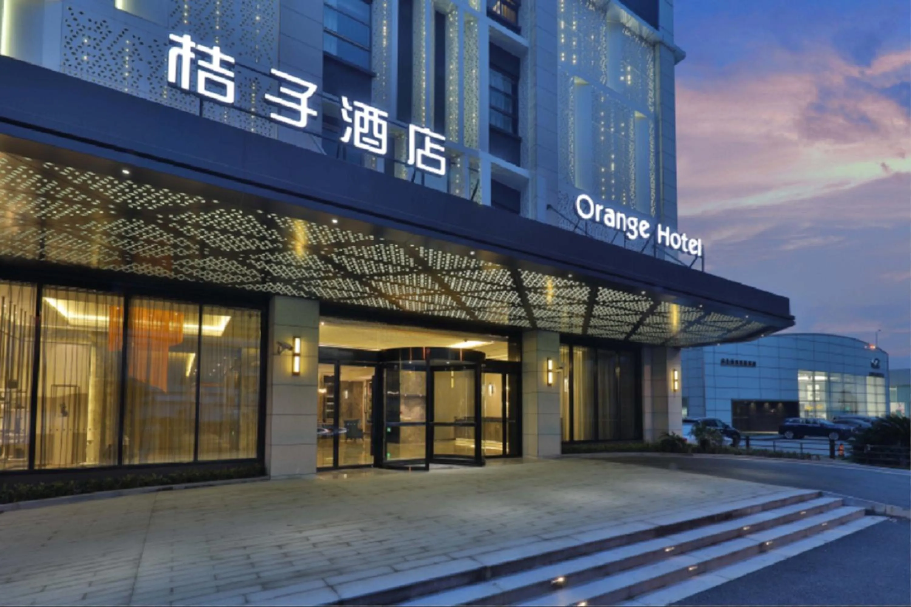 Property building in Orange Hotel Shanghai Hongqiao Railway Station Qixin Road (formerly Hongqiao National Exhibition and Convention Center Qixin Road Branch)
