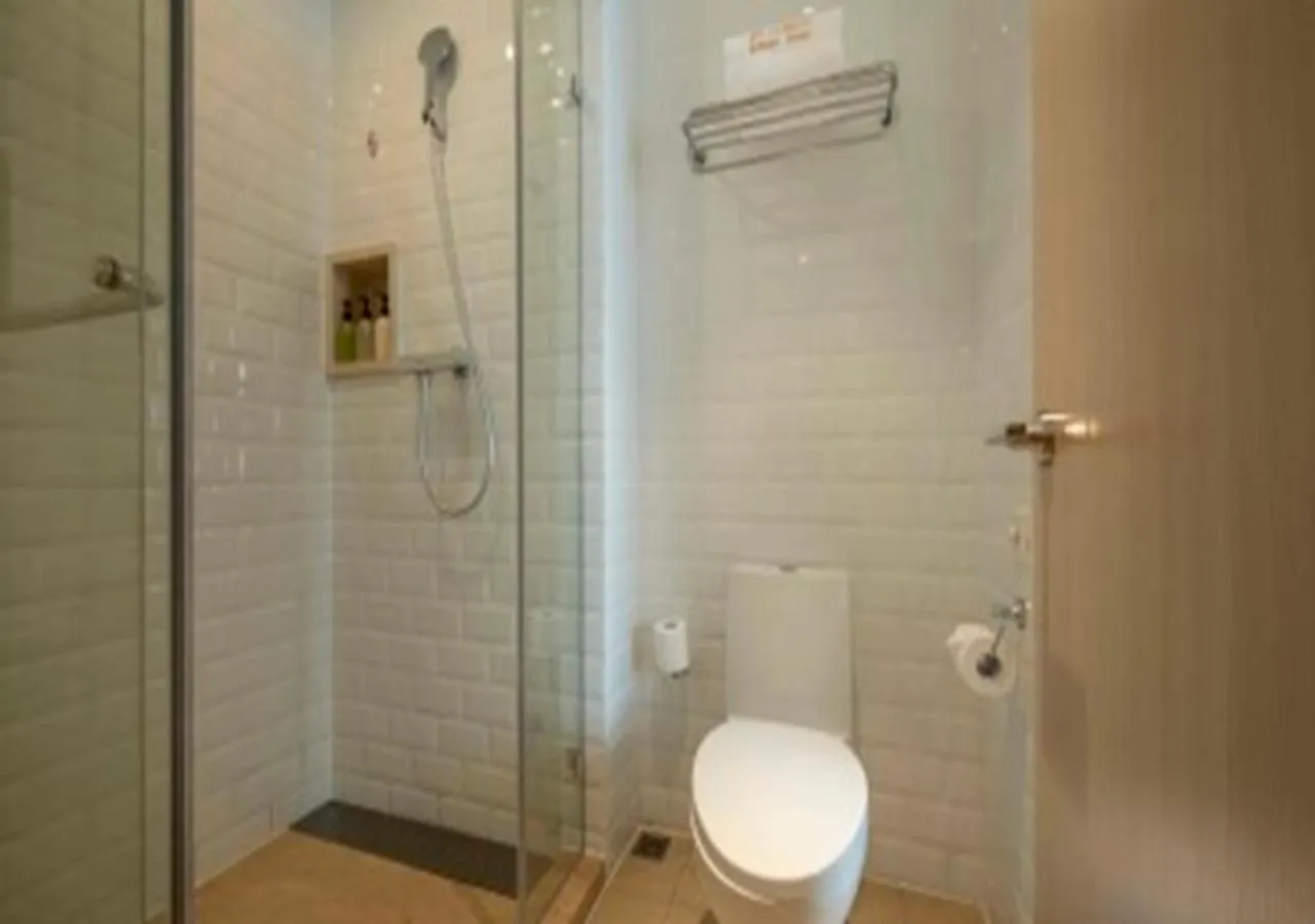 Shower in Orange Hotel Suzhou North Station Cailian Square