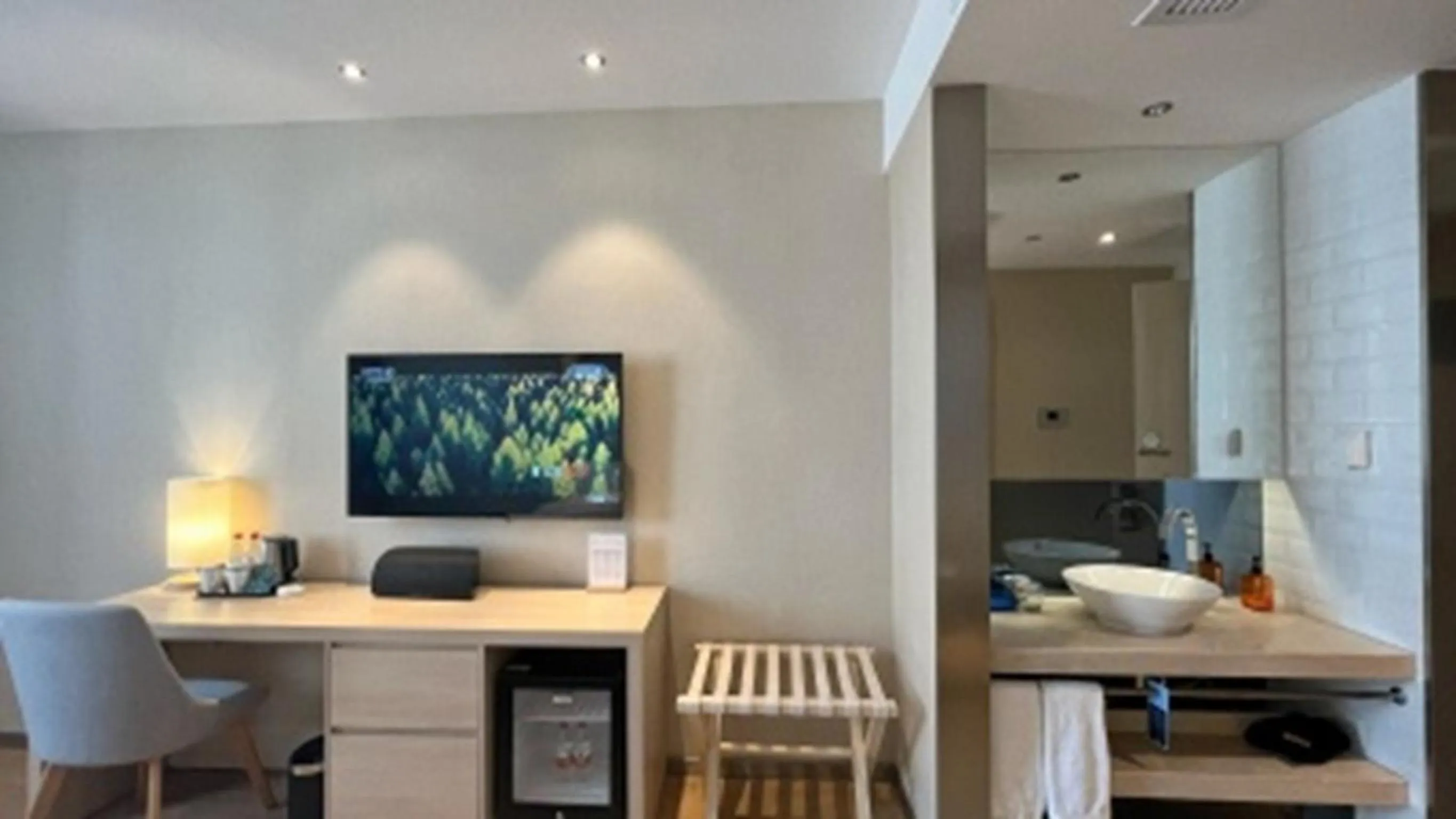 TV and multimedia in Orange Hotel Suzhou North Station Cailian Square