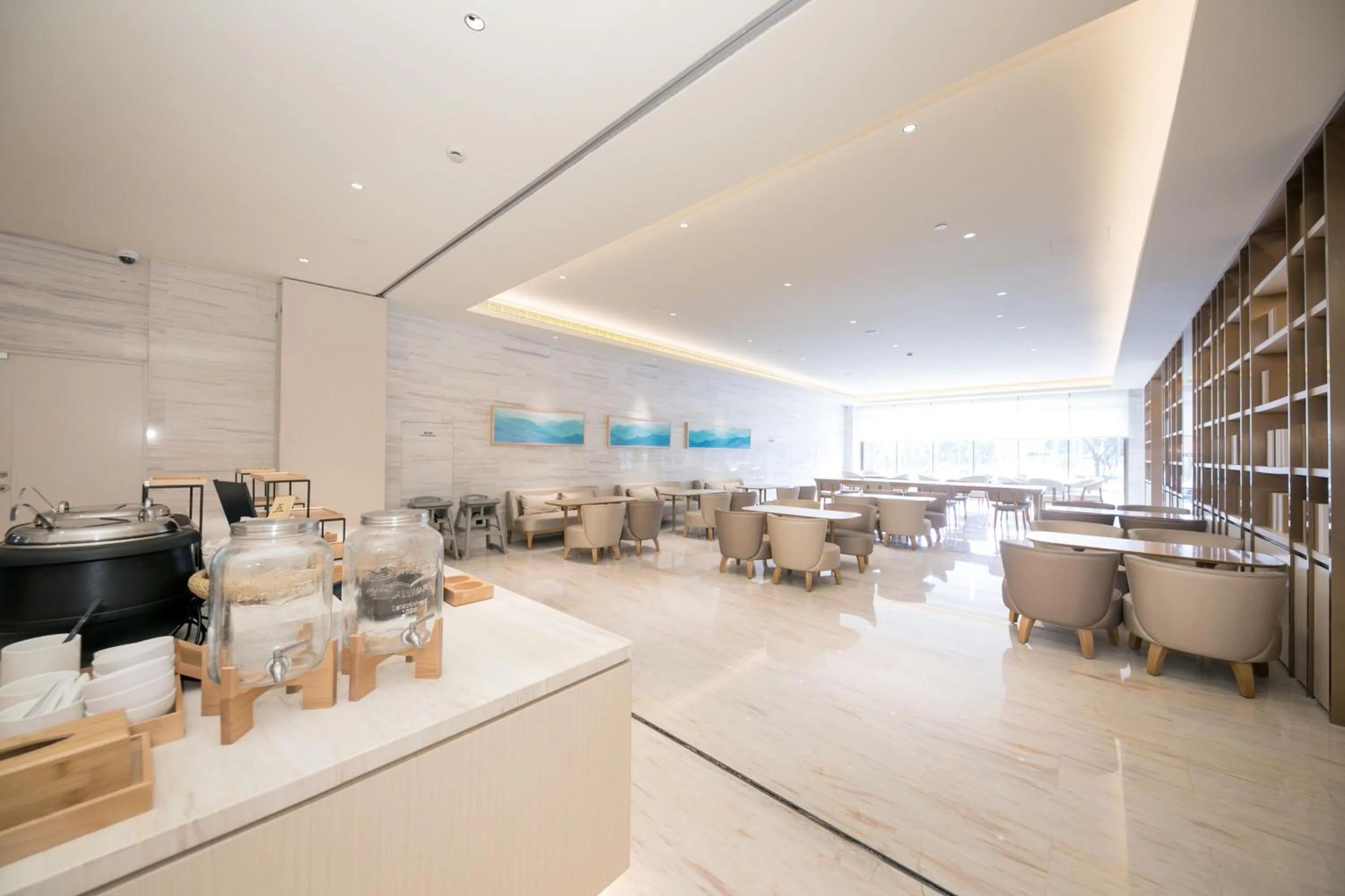 Restaurant/places to eat in JI Hotel Shanghai Qibao Qixin Road