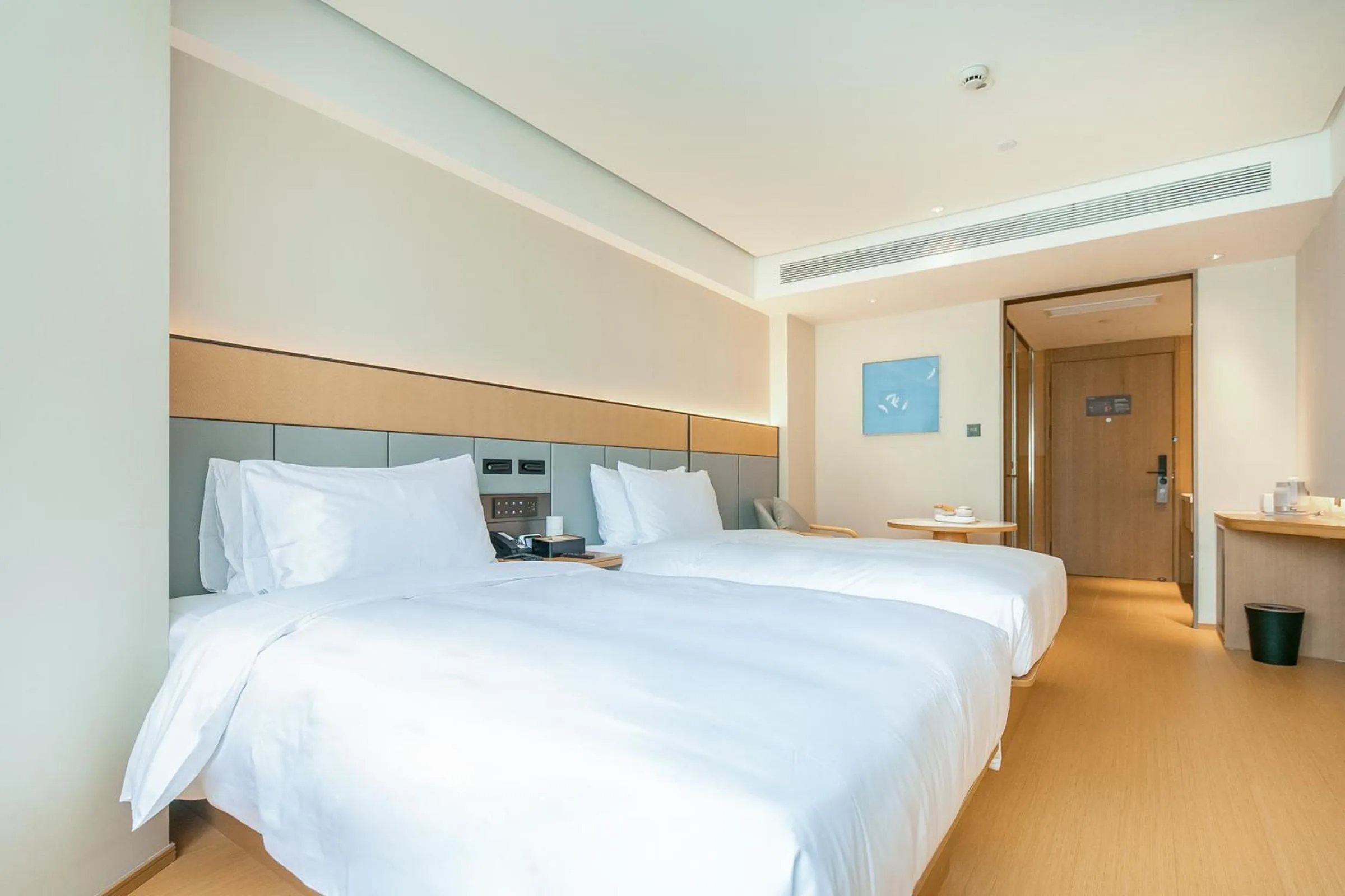 Bed in JI Hotel Shanghai Lujiabang Road Subway Station