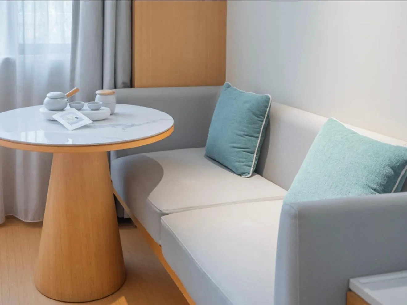 JI Hotel Shanghai Lujiabang Road Subway Station