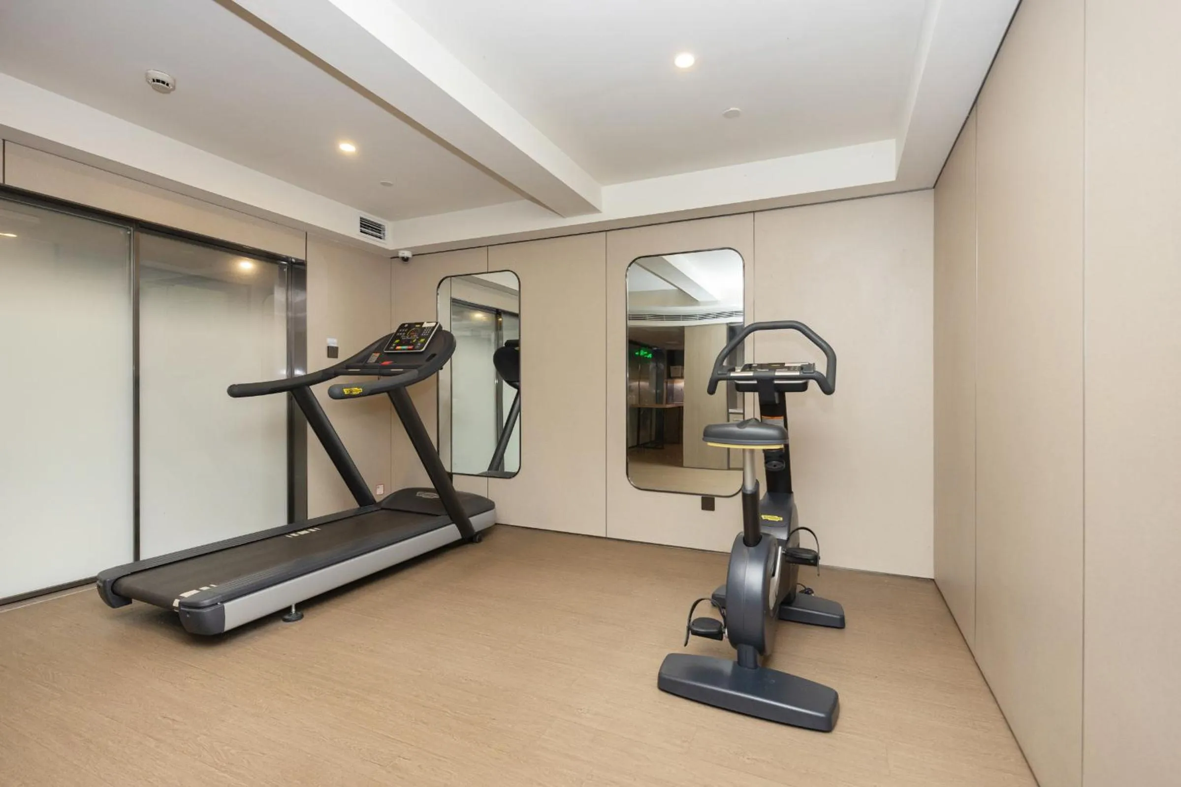 Fitness centre/facilities in JI Hotel Shanghai Lujiabang Road Subway Station