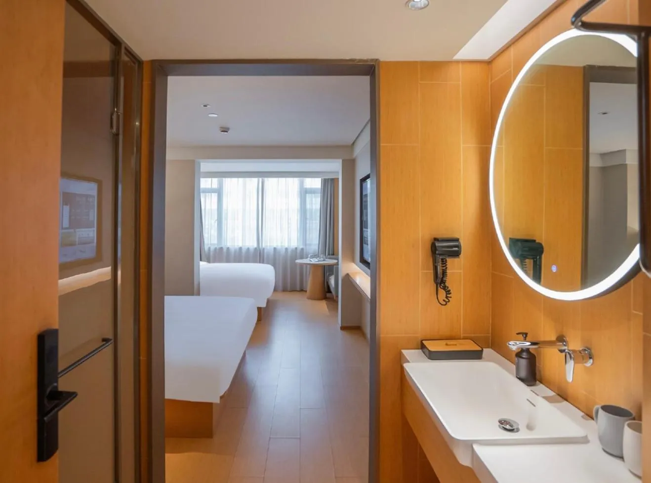 Bed in JI Hotel Shanghai Lujiabang Road Subway Station