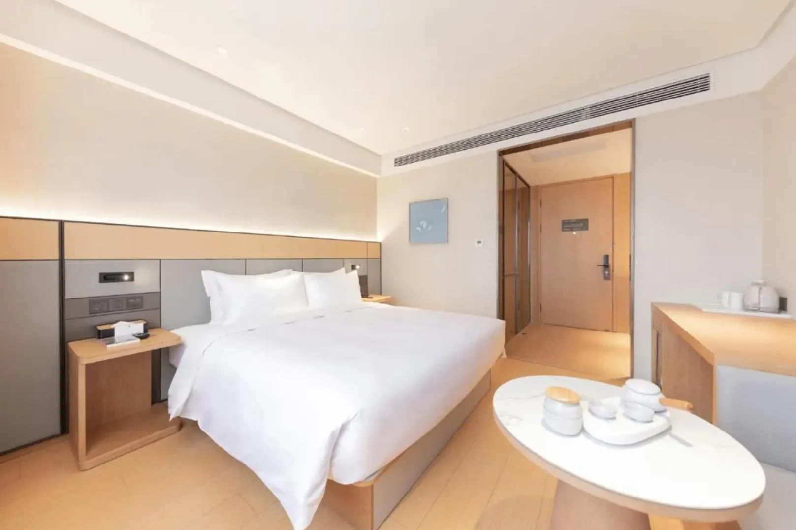 Photo of the whole room, Bed in JI Hotel Shanghai University Tacheng Road