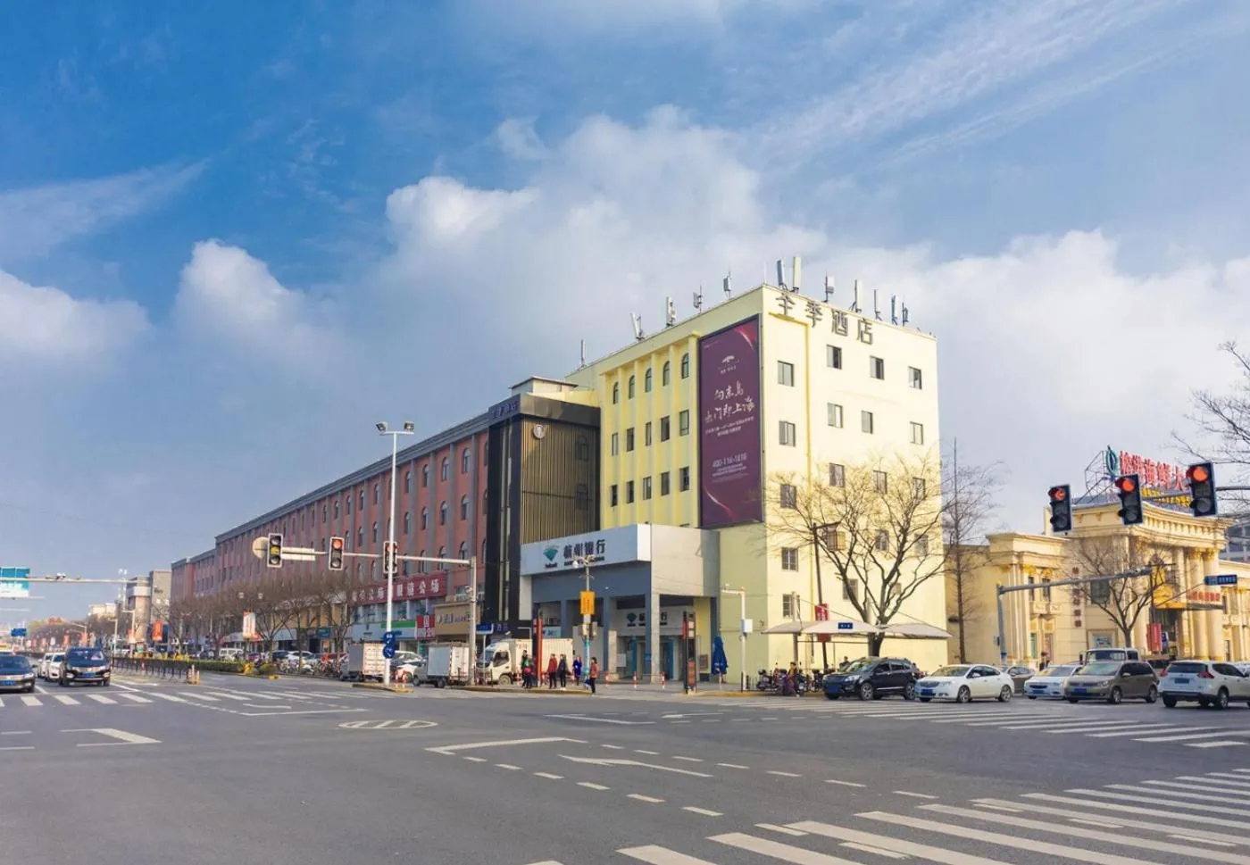 Street view in JI Hotel Shanghai University Tacheng Road