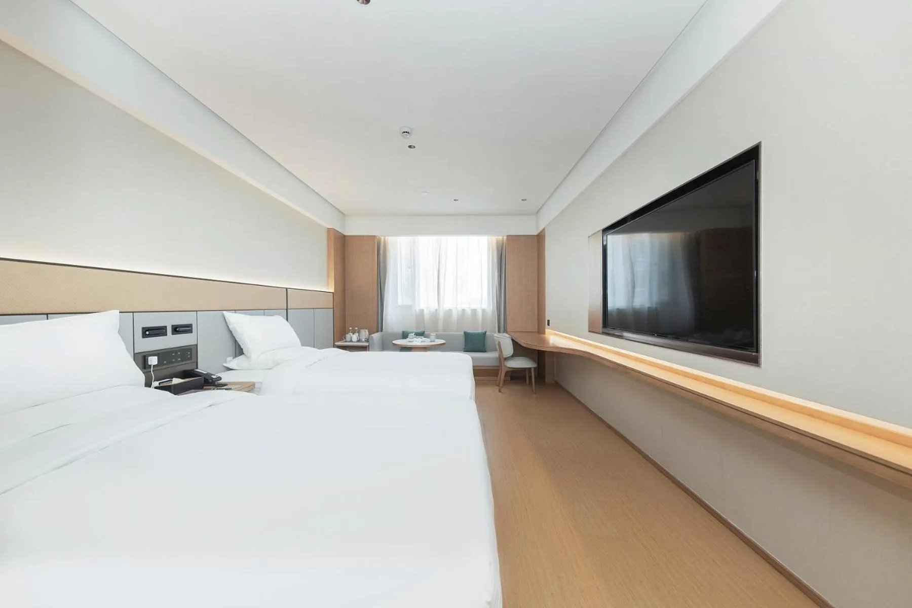 Photo of the whole room, Bed in JI Hotel Shanghai Jiaotong University Cangyuan Road