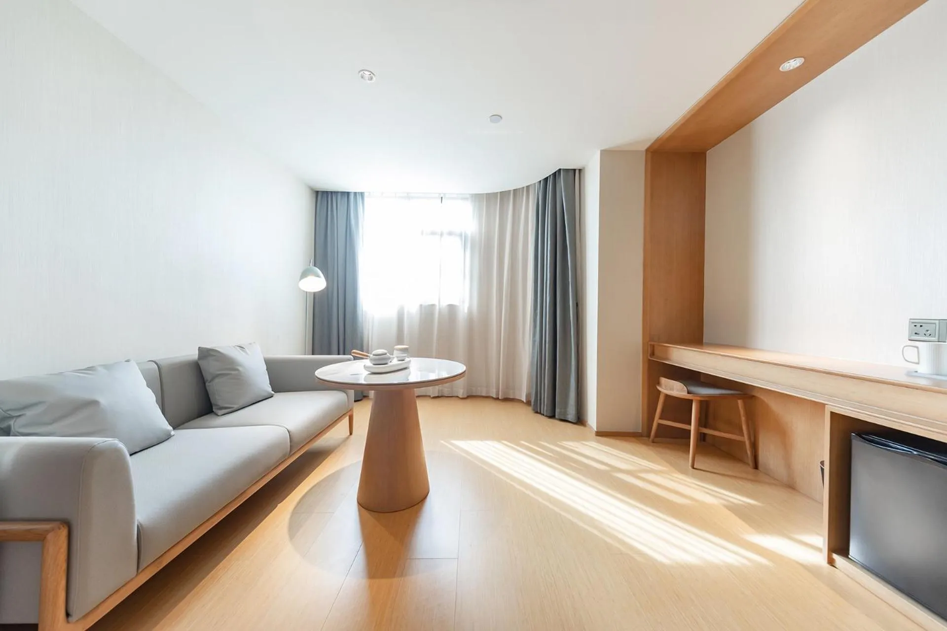 Seating area in JI Hotel Shanghai University Huyi Highway