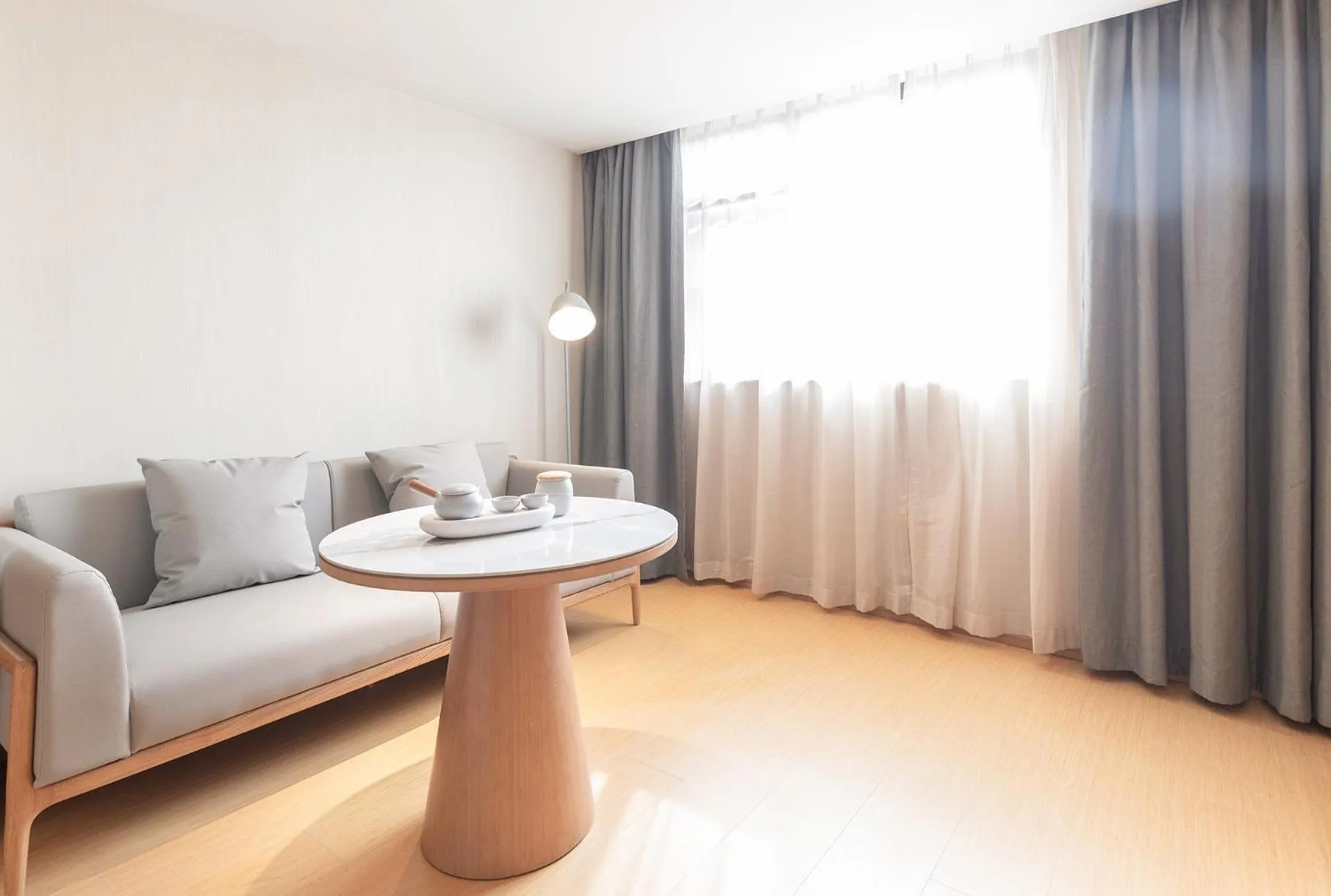 Seating area in JI Hotel Shanghai University Huyi Highway