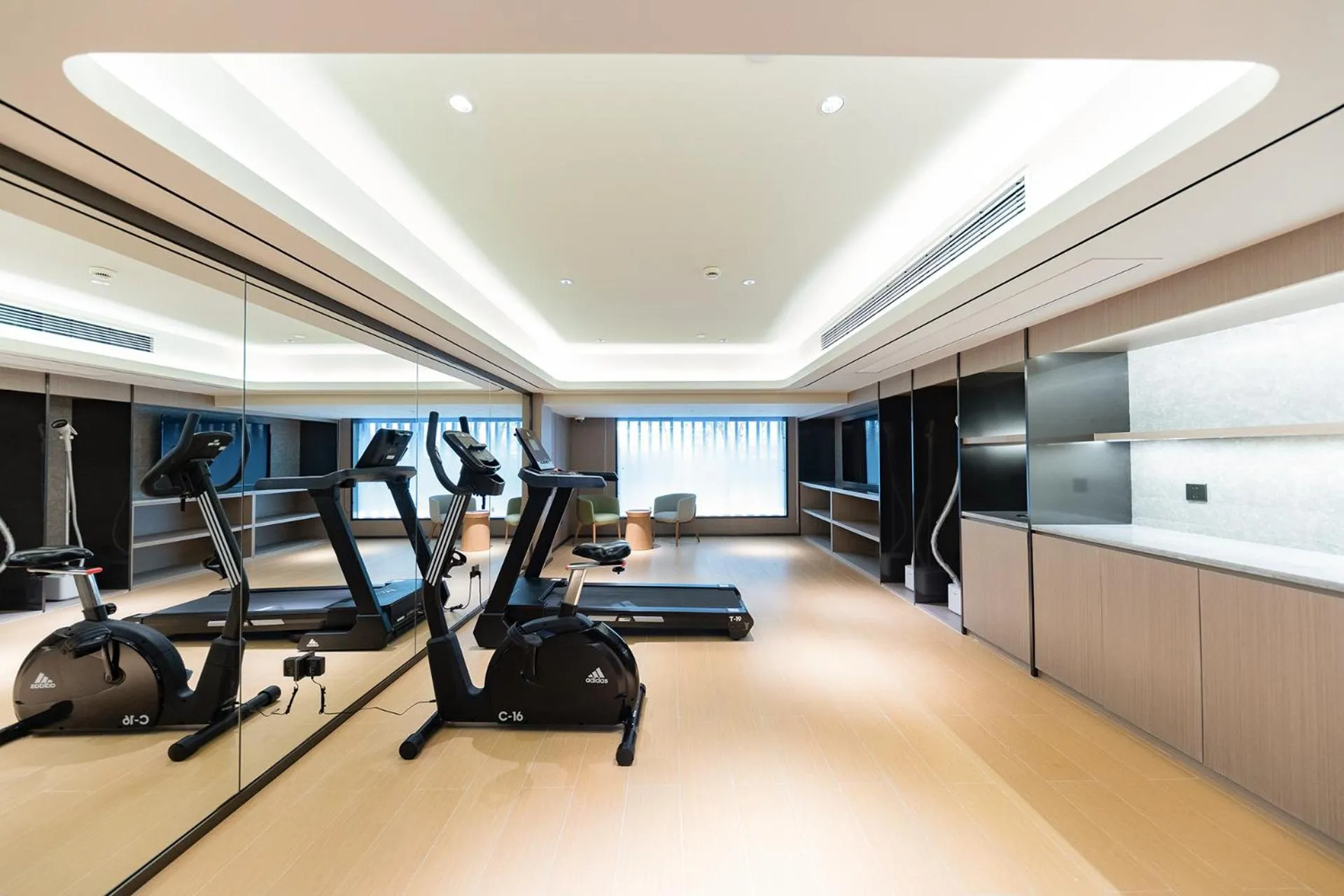 Fitness centre/facilities in JI Hotel Shanghai University Huyi Highway