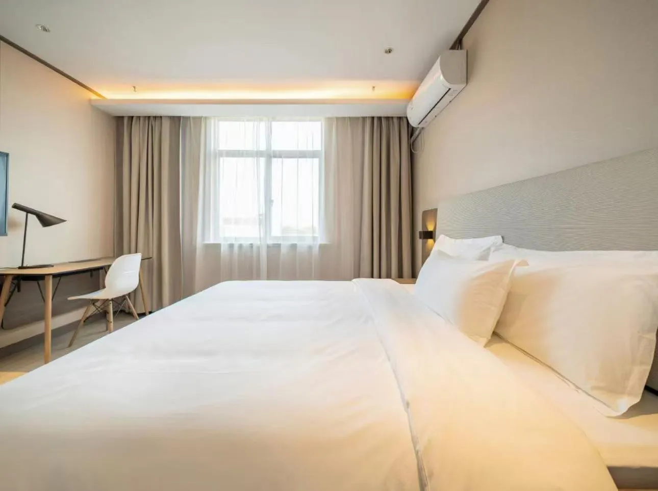 Bed in Hanting Hotel Shanghai Pudong Airport Nanzhu Road