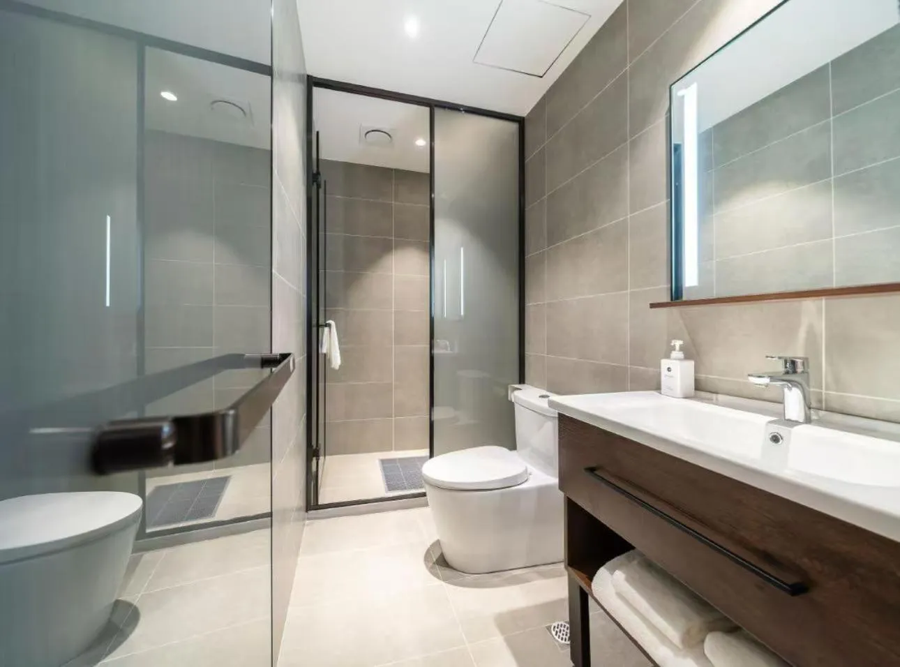 Shower in Hanting Hotel Shanghai Pudong Airport Nanzhu Road