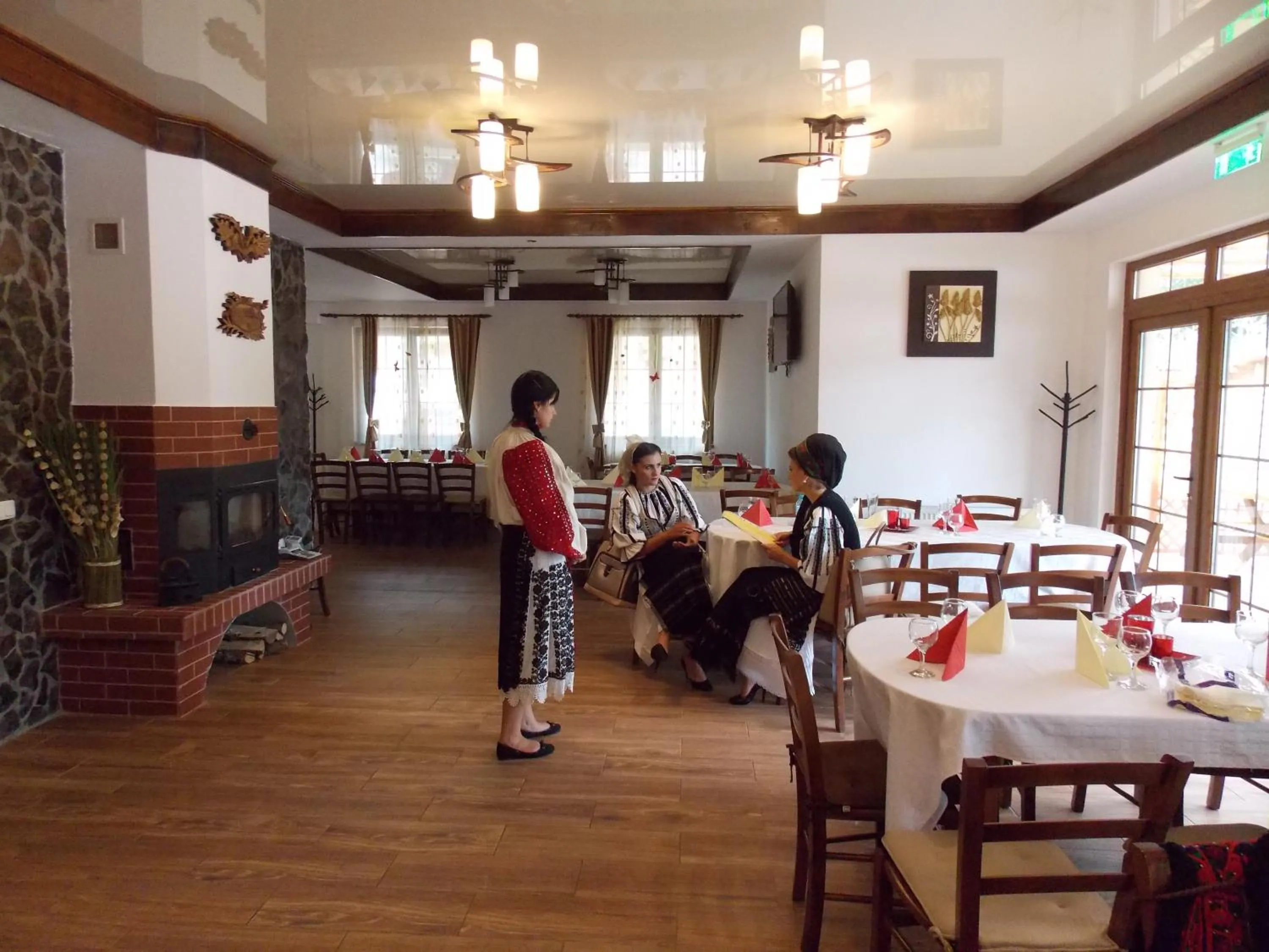 Restaurant/places to eat in Pensiunea Casiana