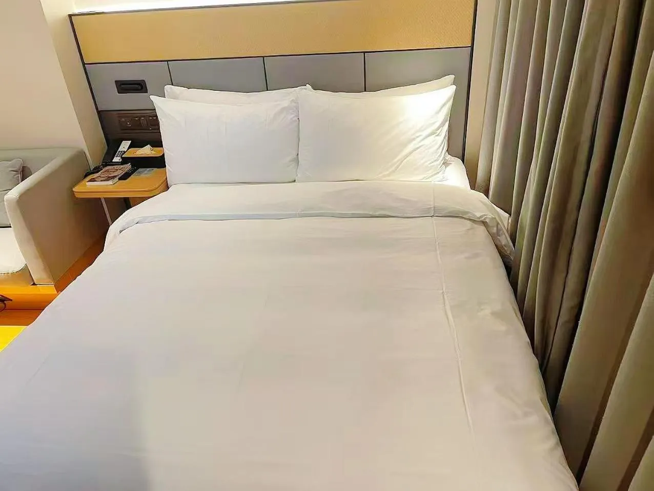 Bed in JI Hotel Beijing South Railway Station Jiaomen West Subway Station