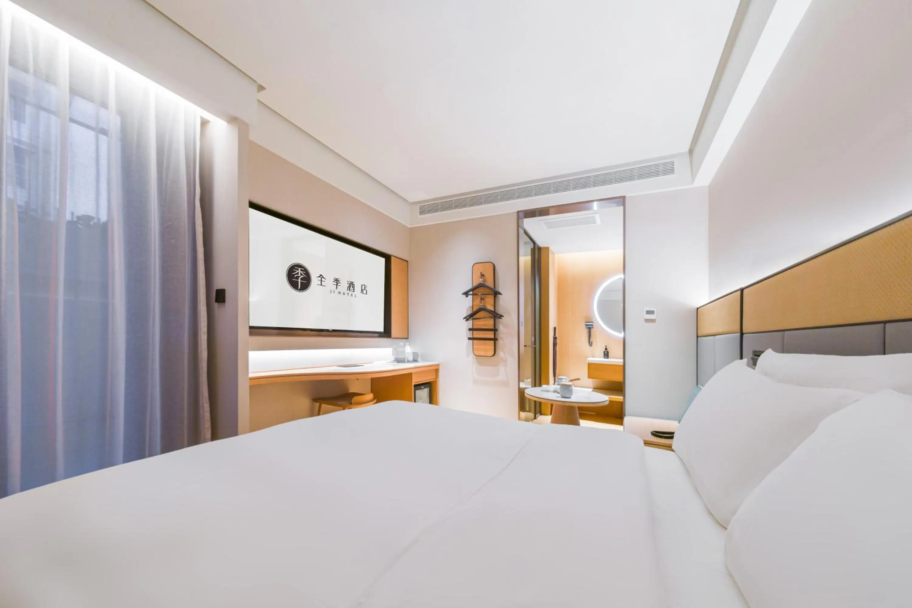 Bedroom, Bed in JI Hotel Shanghai Meilong Wanhui International Plaza