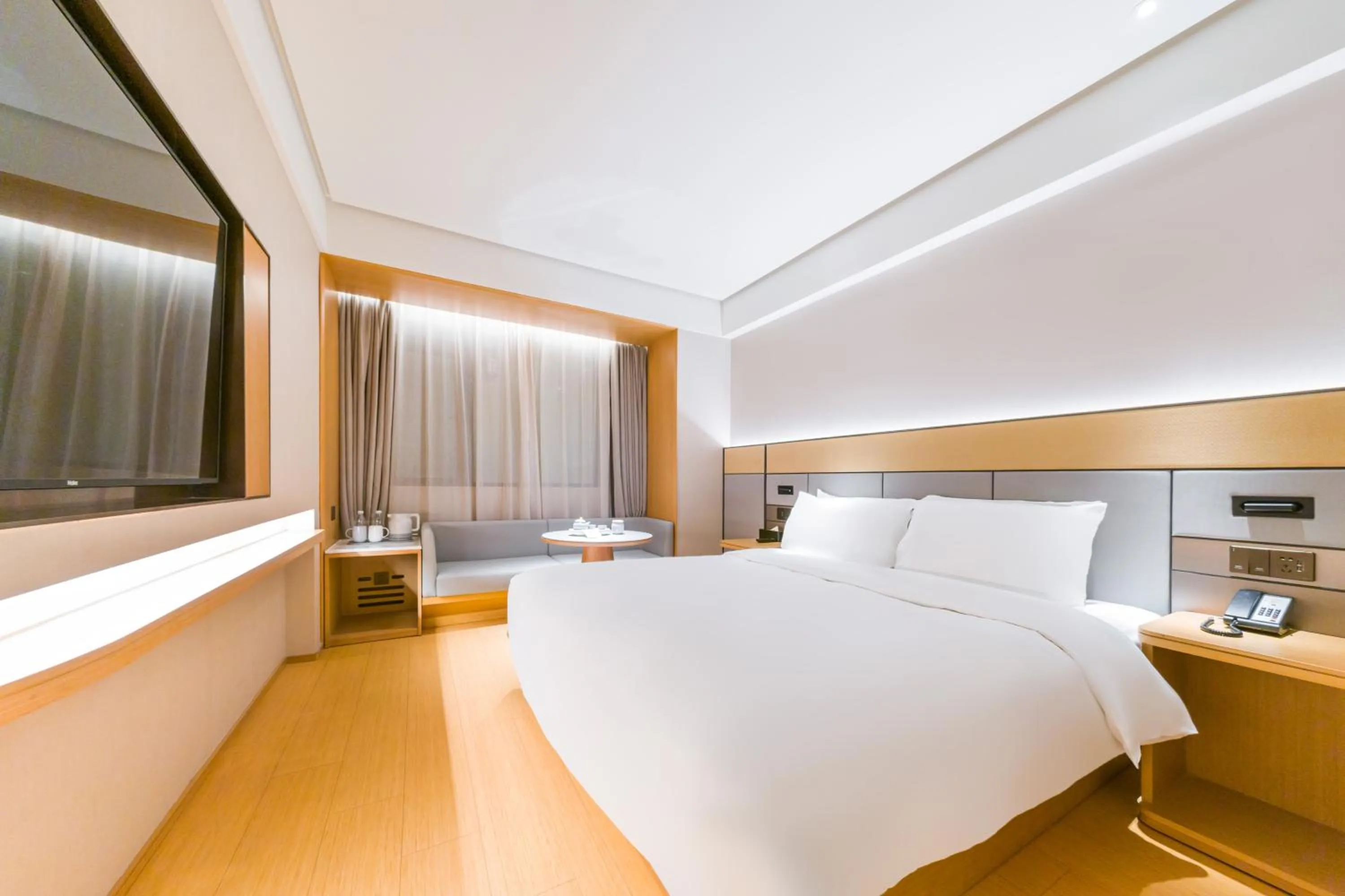 Bedroom, Bed in JI Hotel Shanghai Meilong Wanhui International Plaza