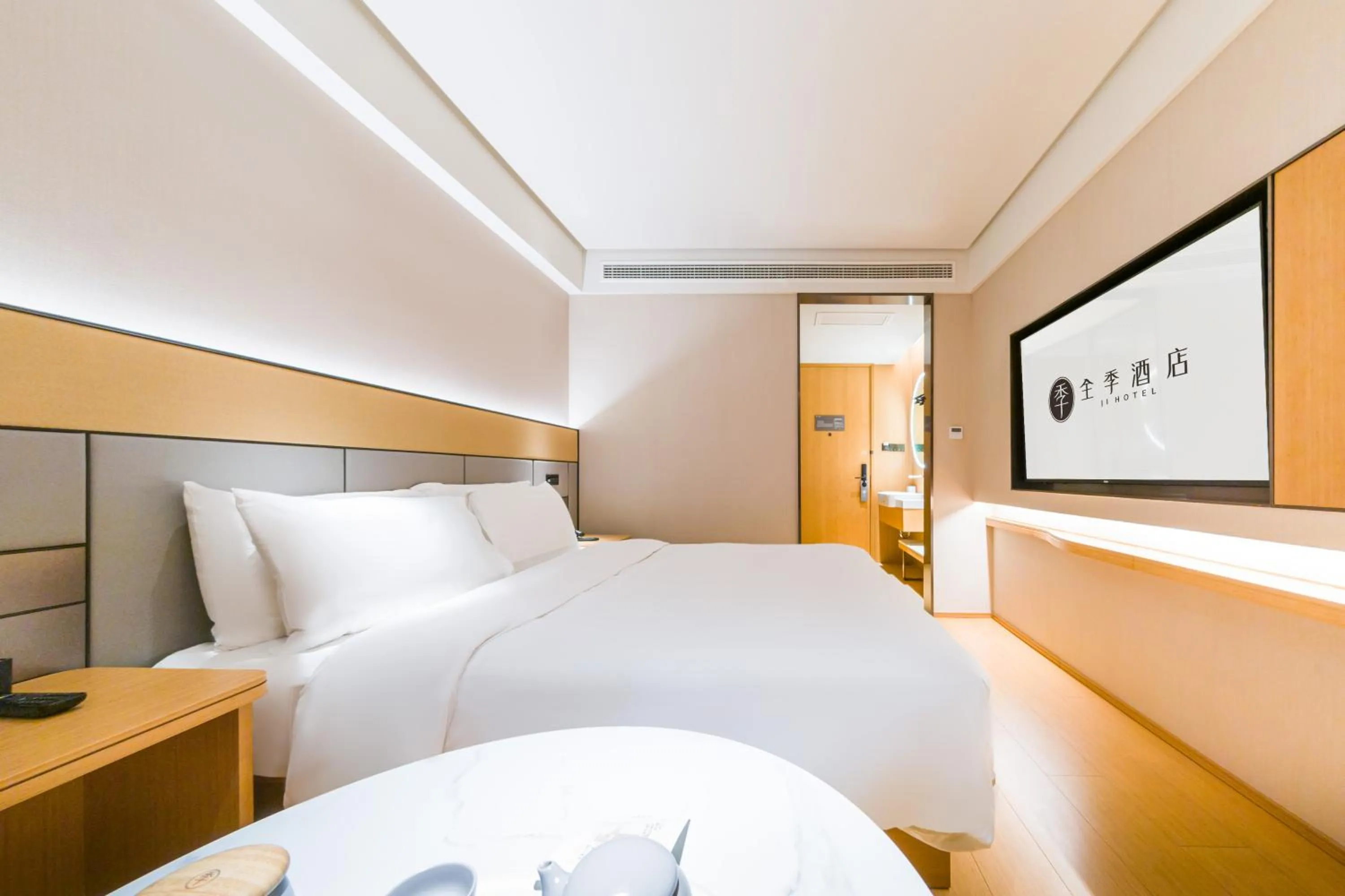 Bedroom, Bed in JI Hotel Shanghai Meilong Wanhui International Plaza