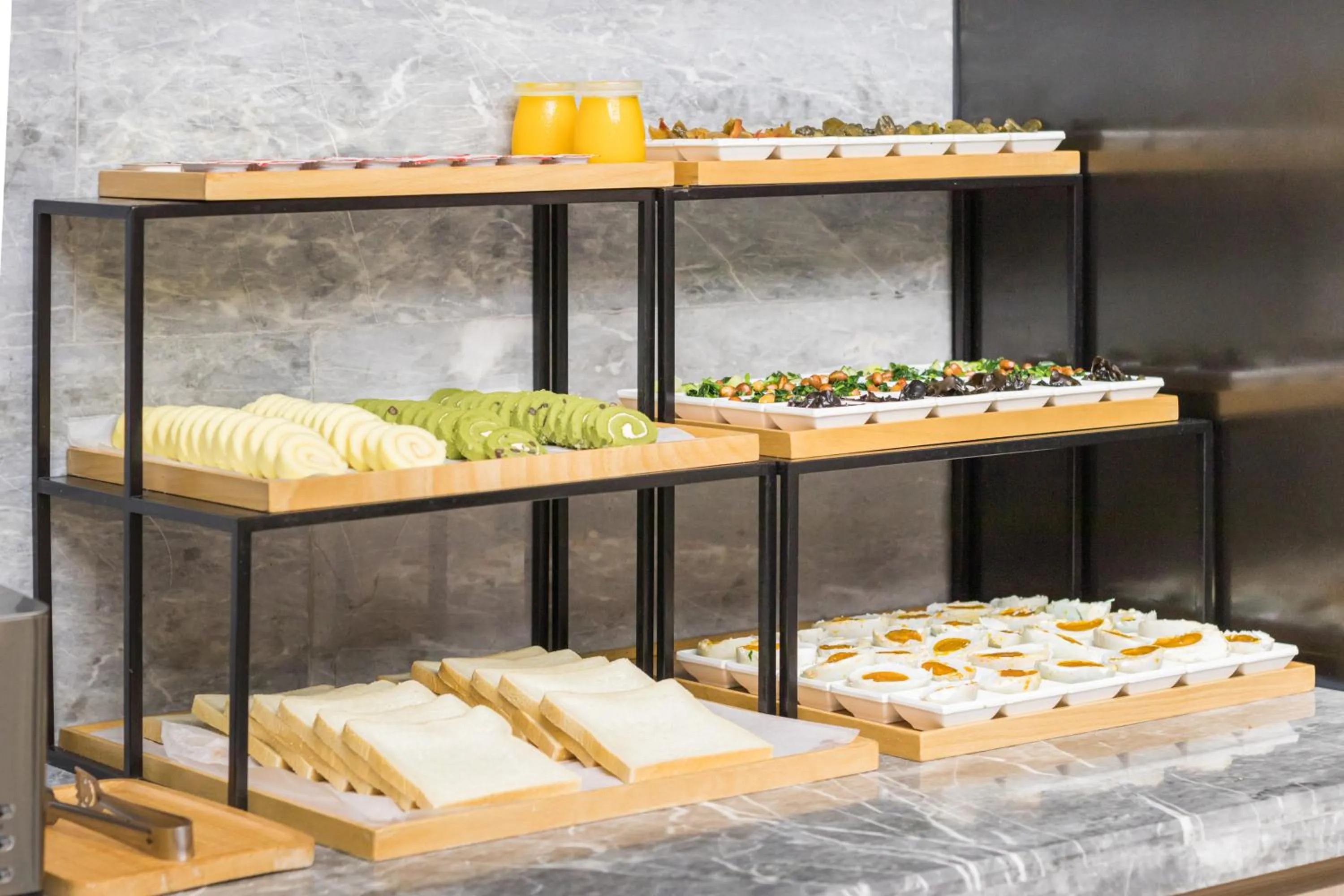 Restaurant/places to eat in JI Hotel Shanghai Meilong Wanhui International Plaza