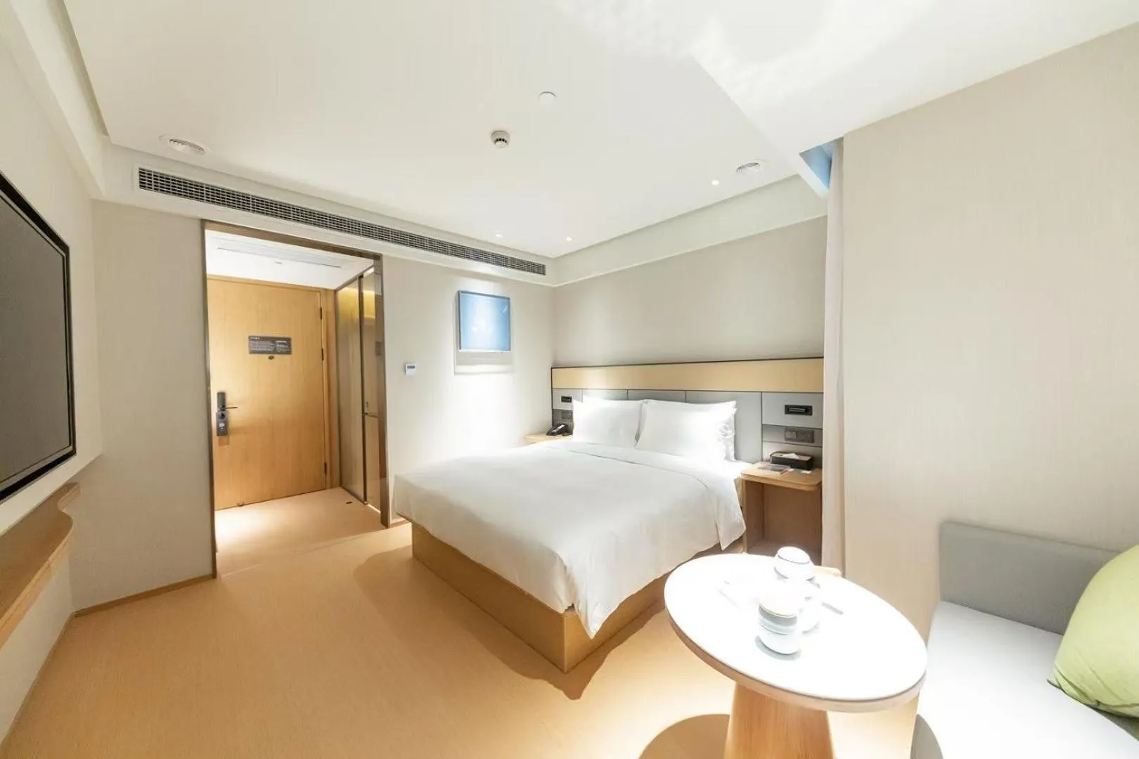 Bed in JI Hotel Shanghai Xintiandi South Xizang Road