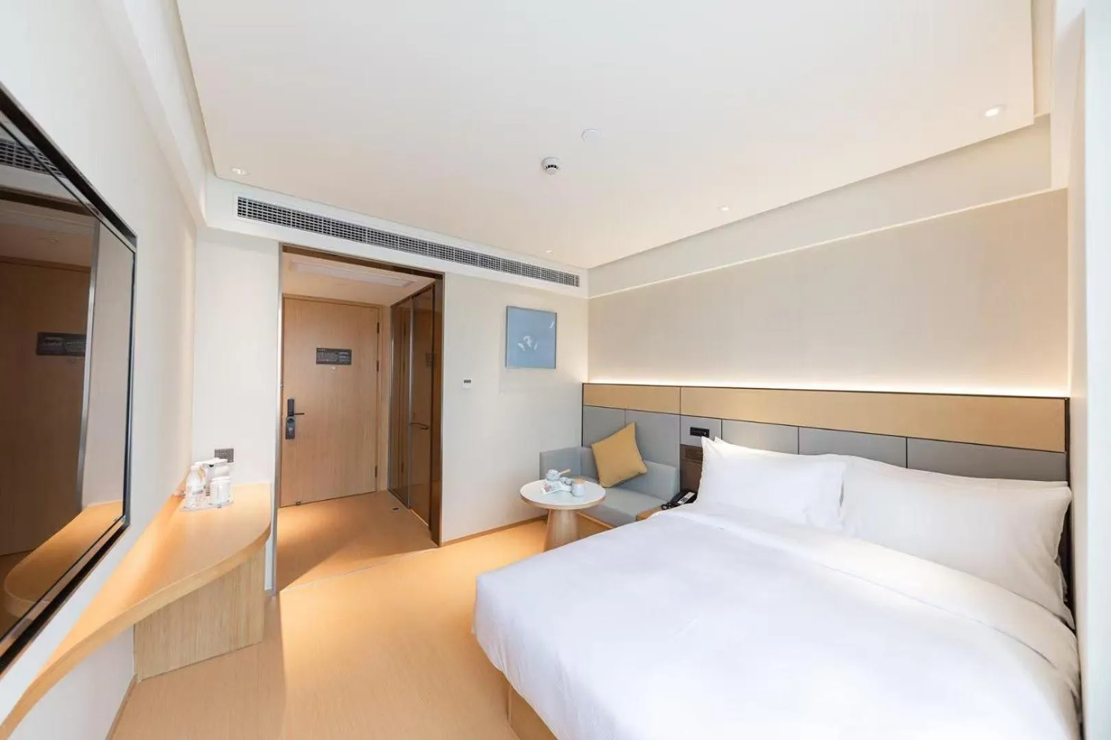 Bed in JI Hotel Shanghai Xintiandi South Xizang Road