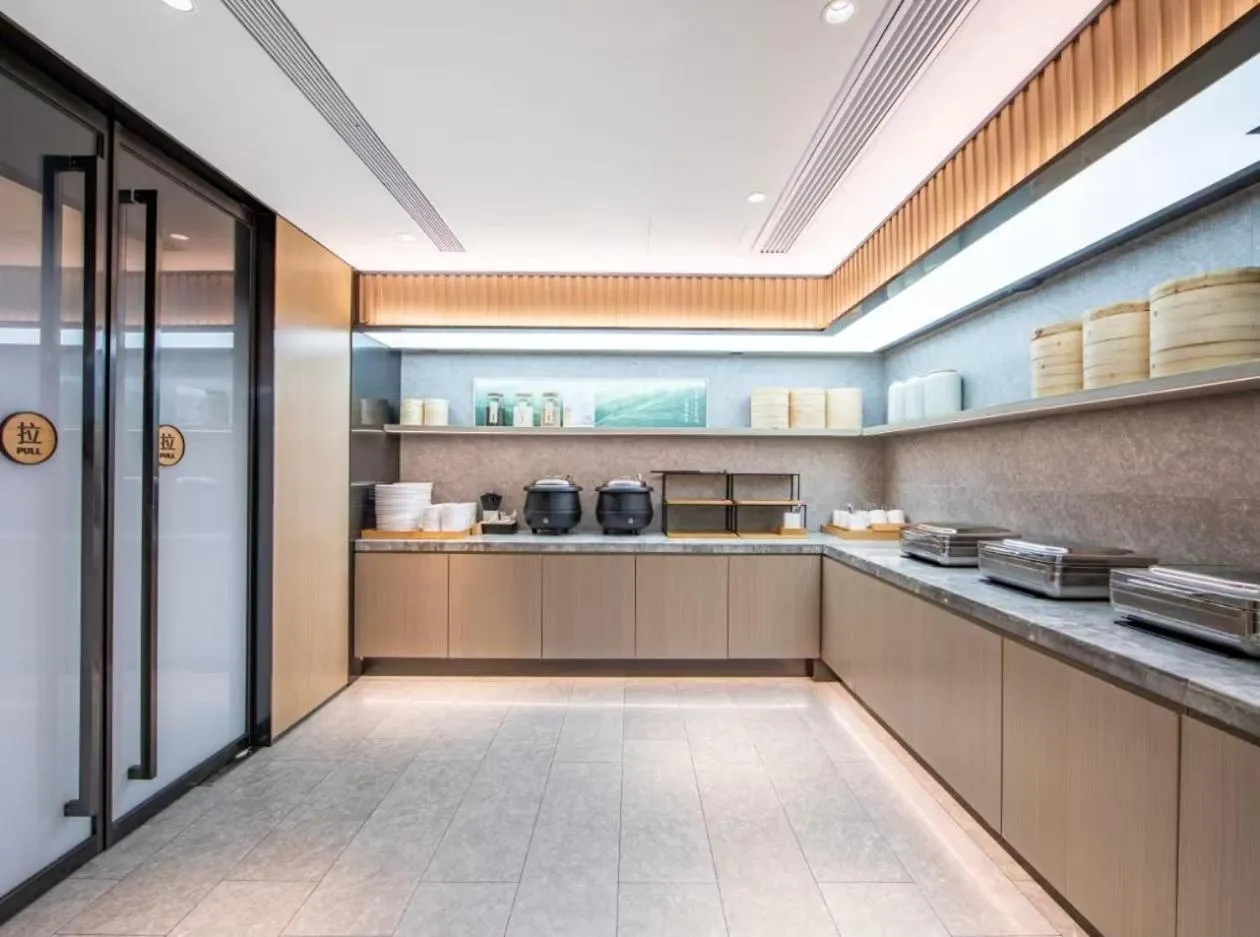 Restaurant/places to eat in JI Hotel Shanghai Xujiahui Caobao Road Subway Station