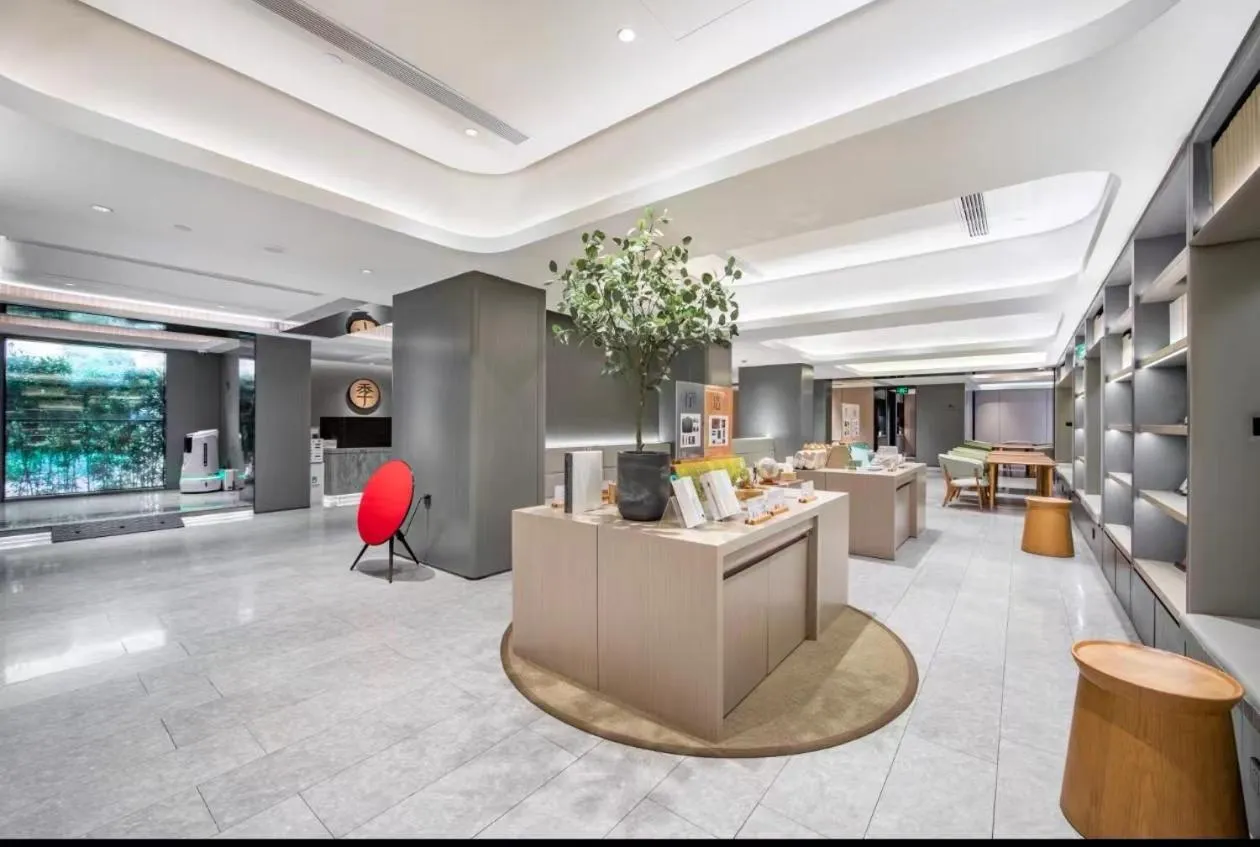 Living room in JI Hotel Shanghai Xujiahui Caobao Road Subway Station