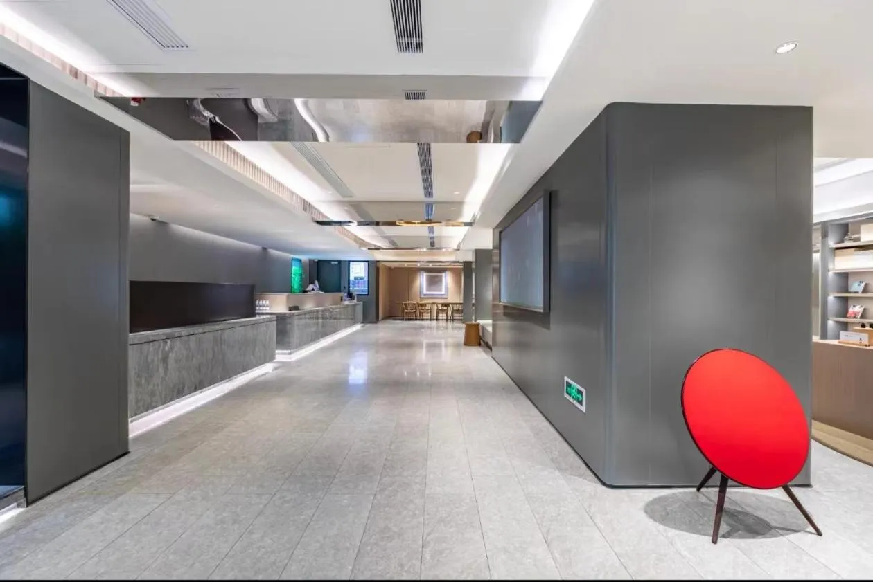 Seating area in JI Hotel Shanghai Xujiahui Caobao Road Subway Station