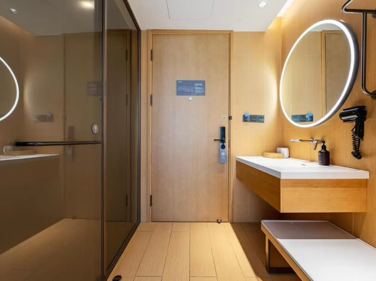 Shower in JI Hotel Shanghai Xujiahui Caobao Road Subway Station