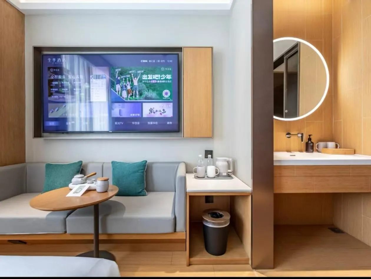 Bathroom in JI Hotel Shanghai Xujiahui Caobao Road Subway Station