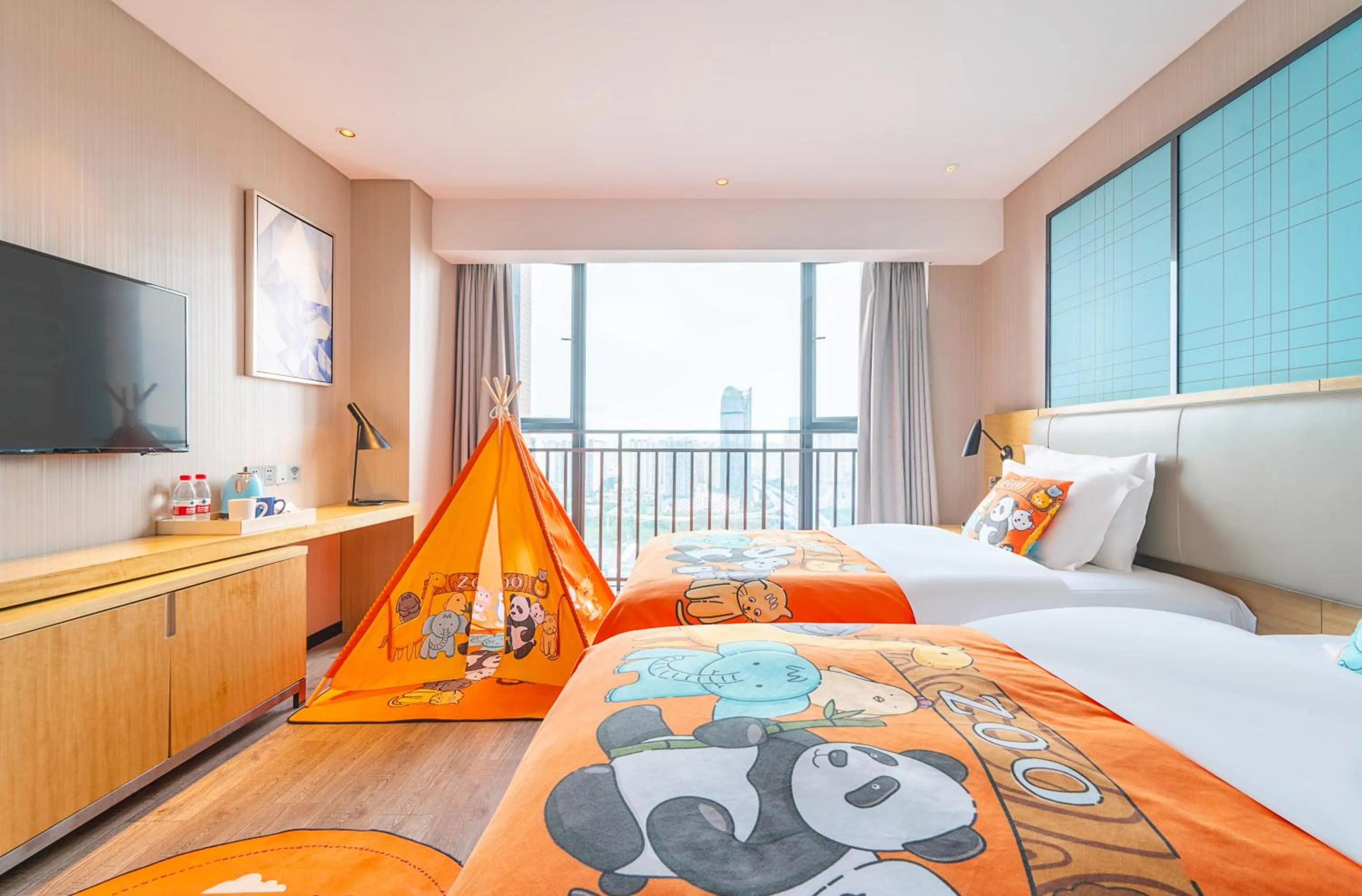 View (from property/room), Bed in Starway Hotel Chengdu Jianshe Road SM Plaza