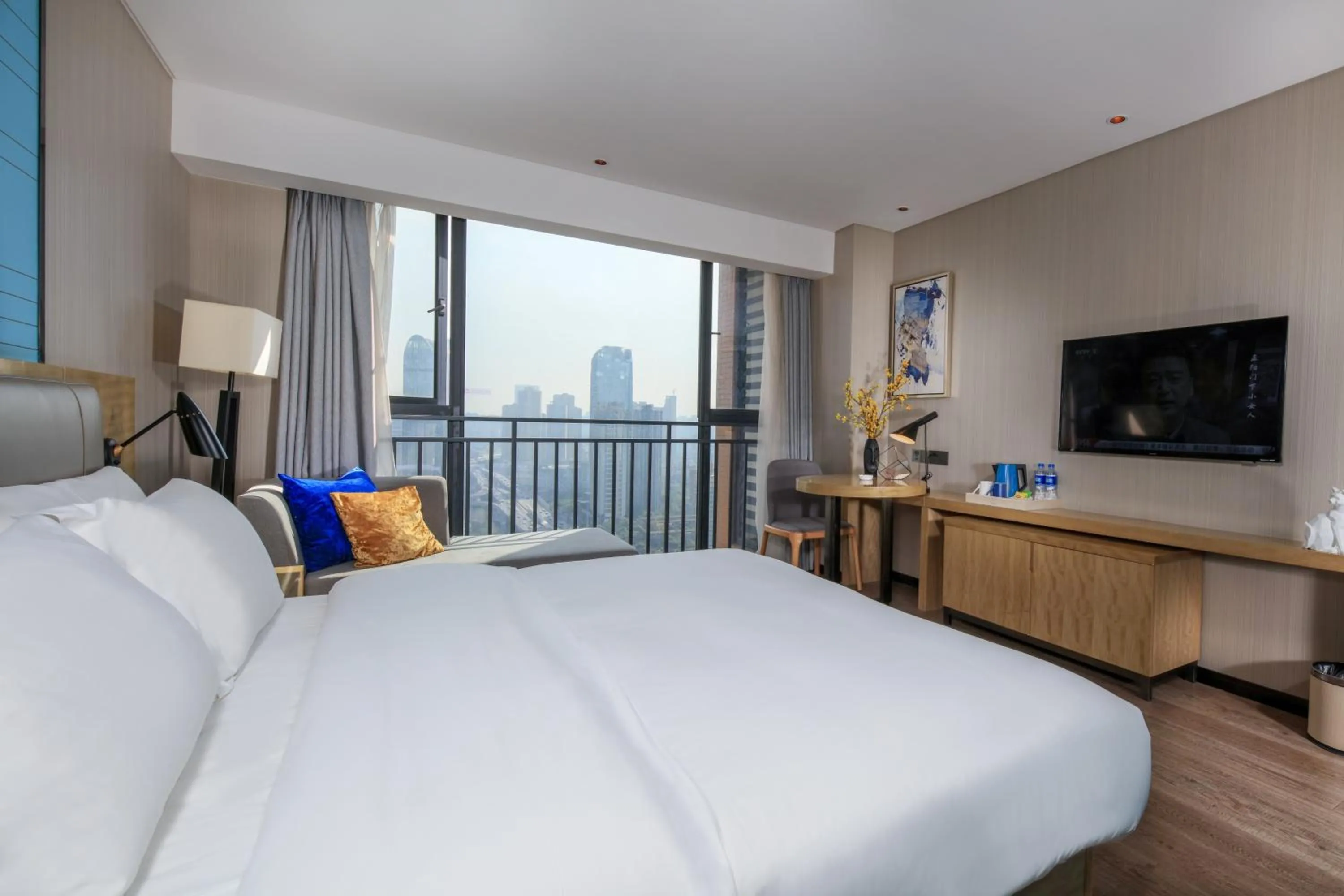 View (from property/room), Bed in Starway Hotel Chengdu Jianshe Road SM Plaza