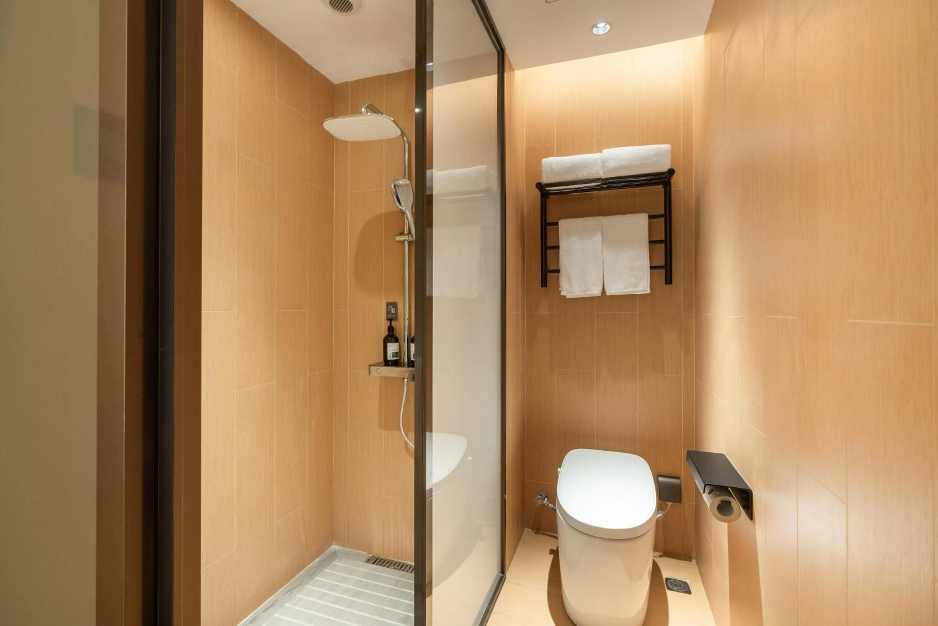 Shower in JI Hotel Guangzhou Tower