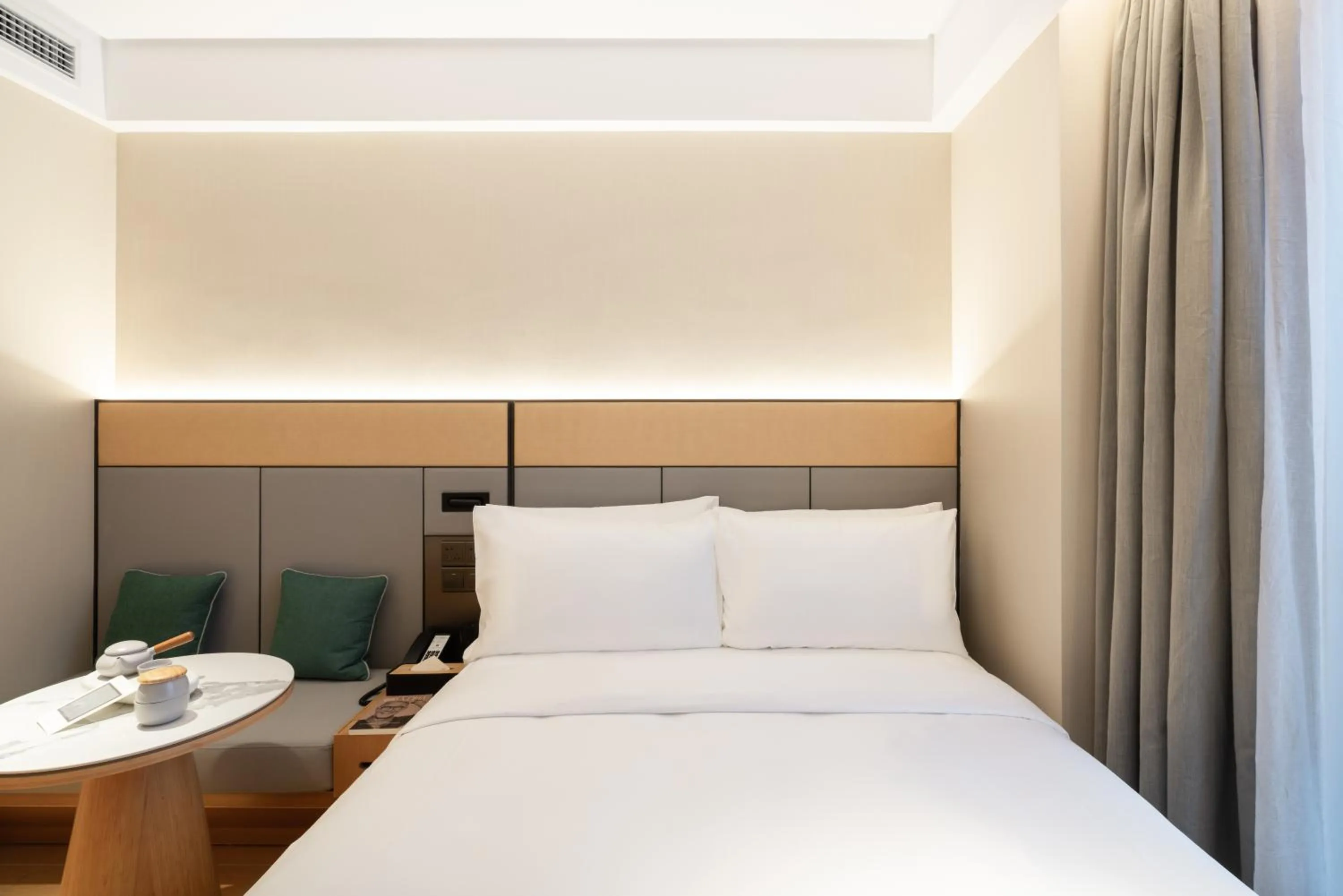 Photo of the whole room, Bed in JI Hotel Guangzhou Tower