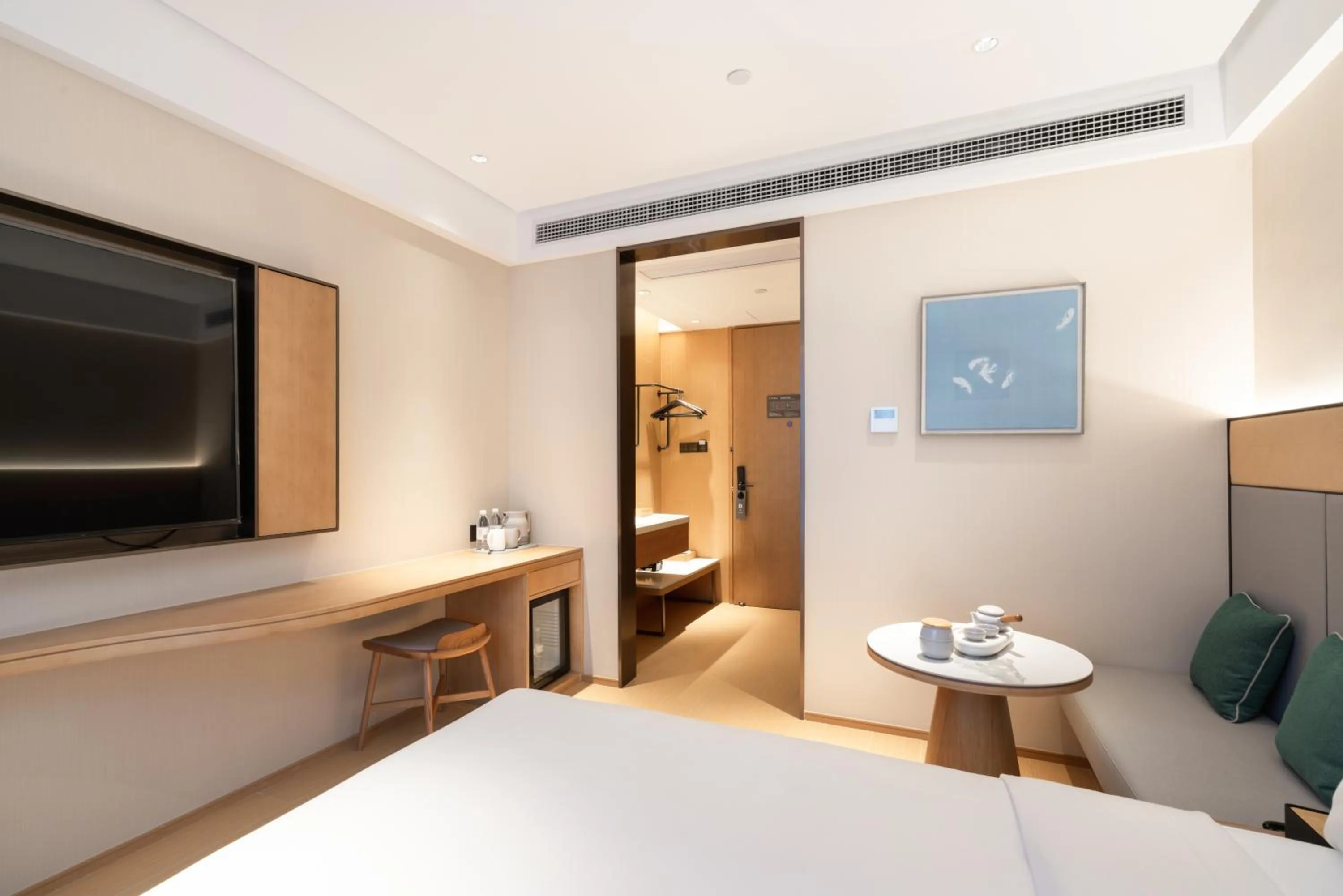 Photo of the whole room, Bed in JI Hotel Guangzhou Tower