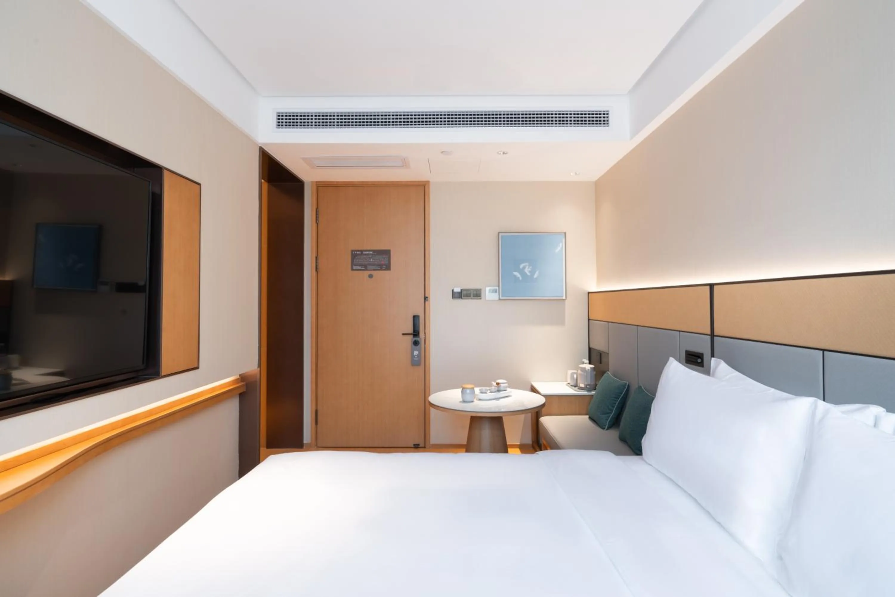 Bed in JI Hotel Guangzhou Tower