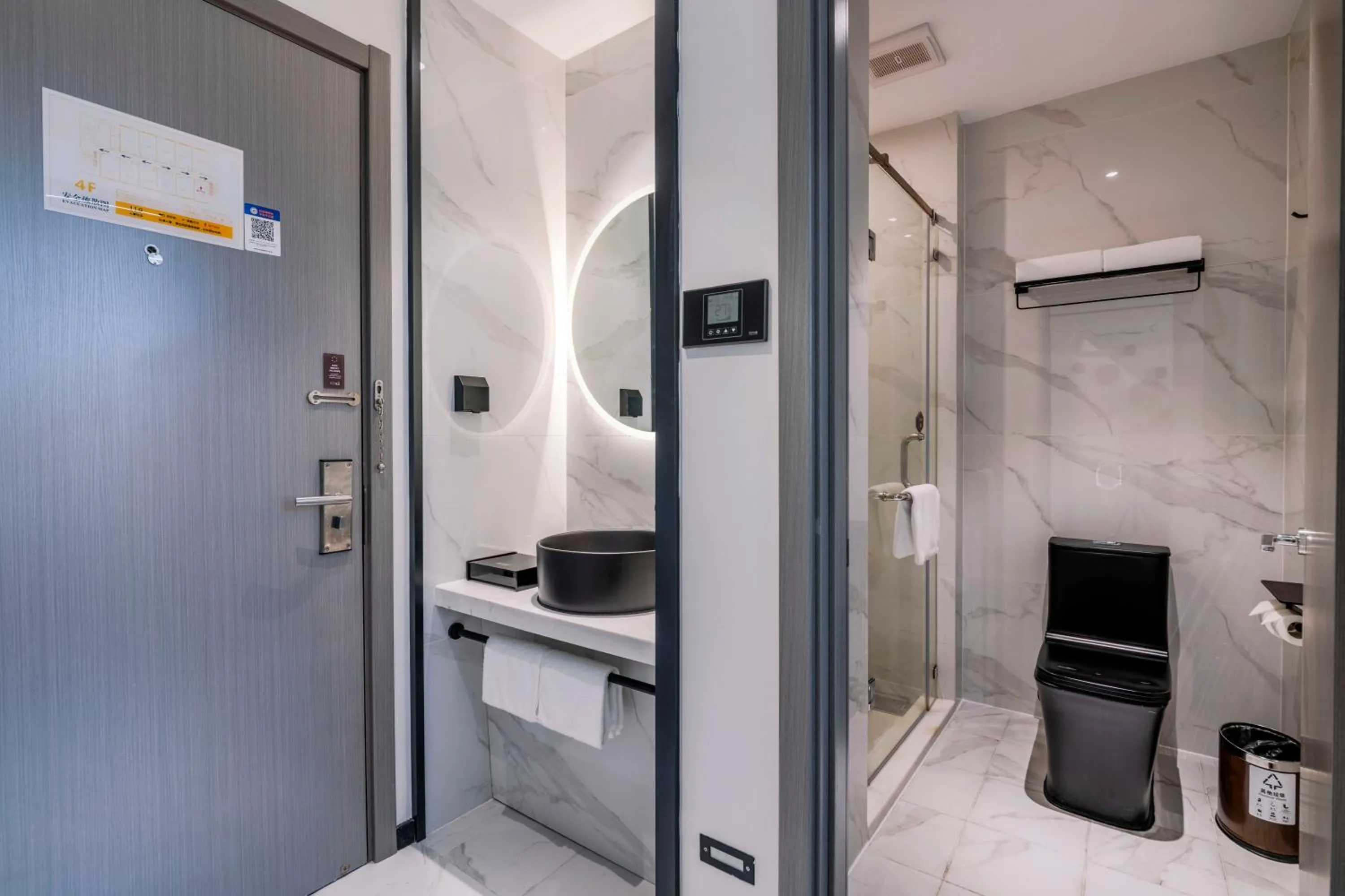 Shower in Orange Crystal Hotel Shenzhen Baoan Airport Bihaiwan