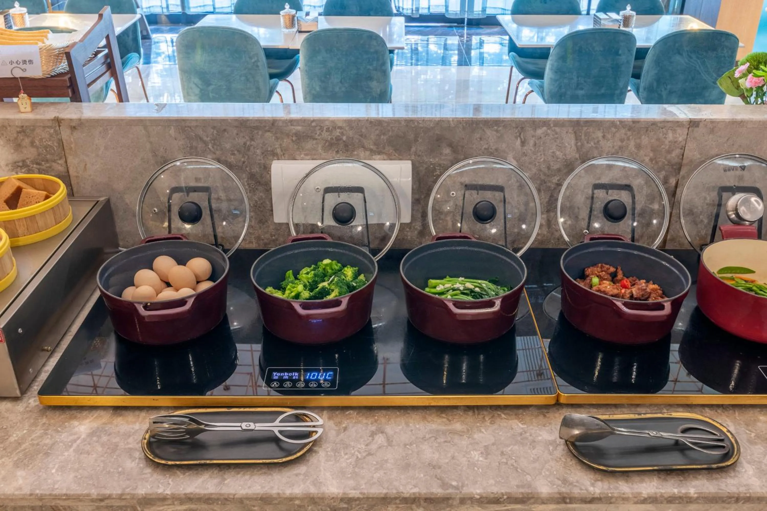 Restaurant/places to eat in Orange Crystal Hotel Shenzhen Baoan Airport Bihaiwan