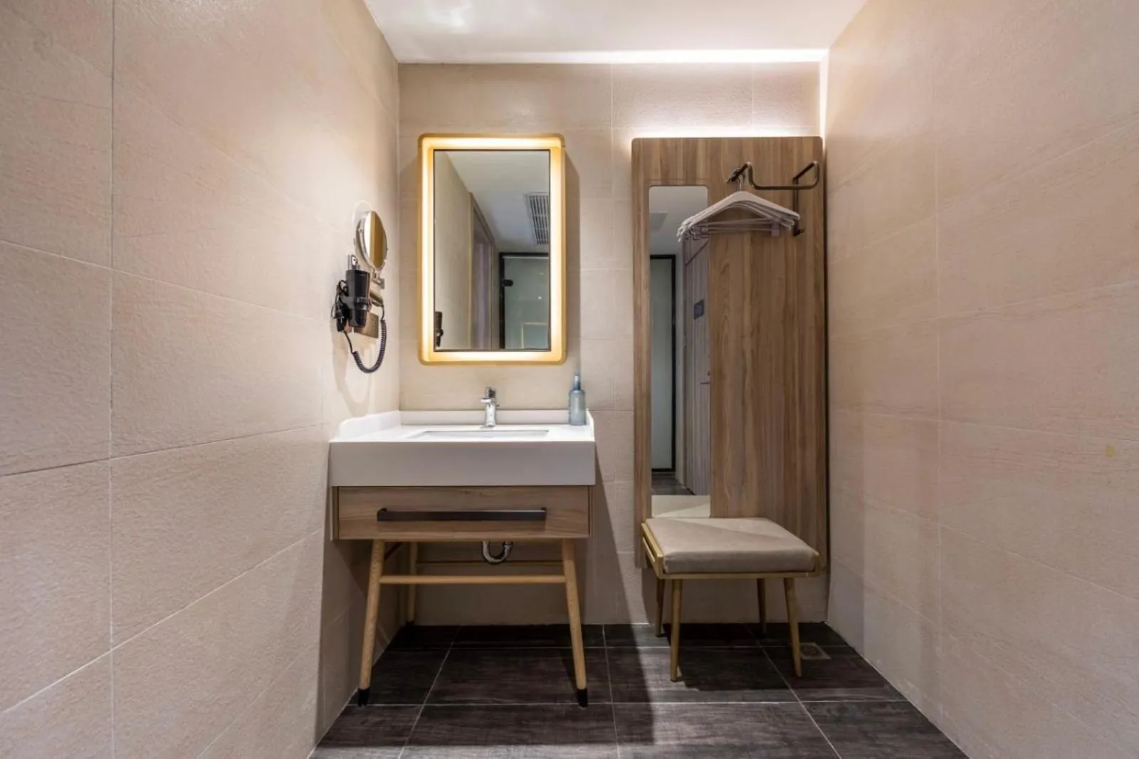 Shower in Hanting Premium Hotel Shanghai World Expo Shangnan Road