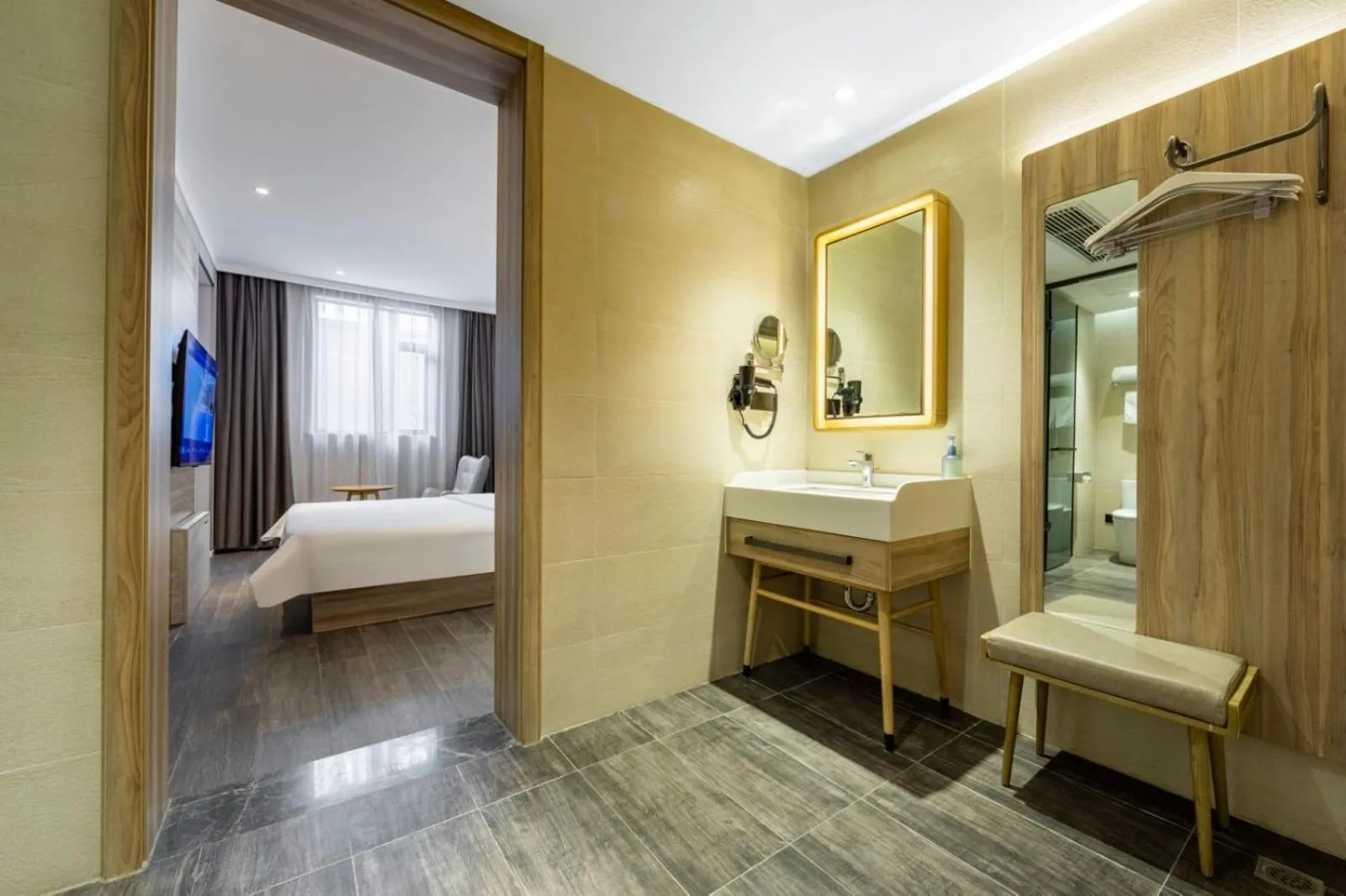 Photo of the whole room, Bed in Hanting Premium Hotel Shanghai World Expo Shangnan Road