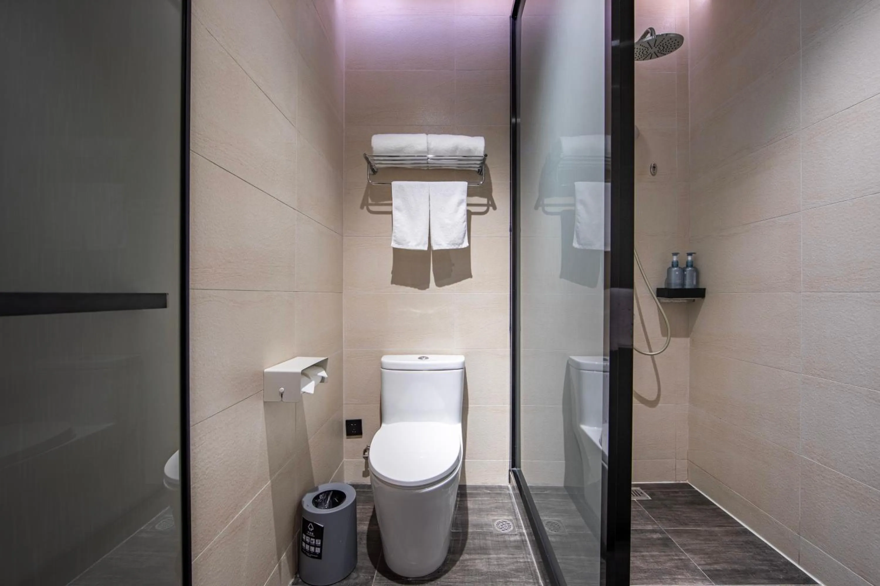 Toilet in Hanting Premium Hotel Shanghai World Expo Shangnan Road