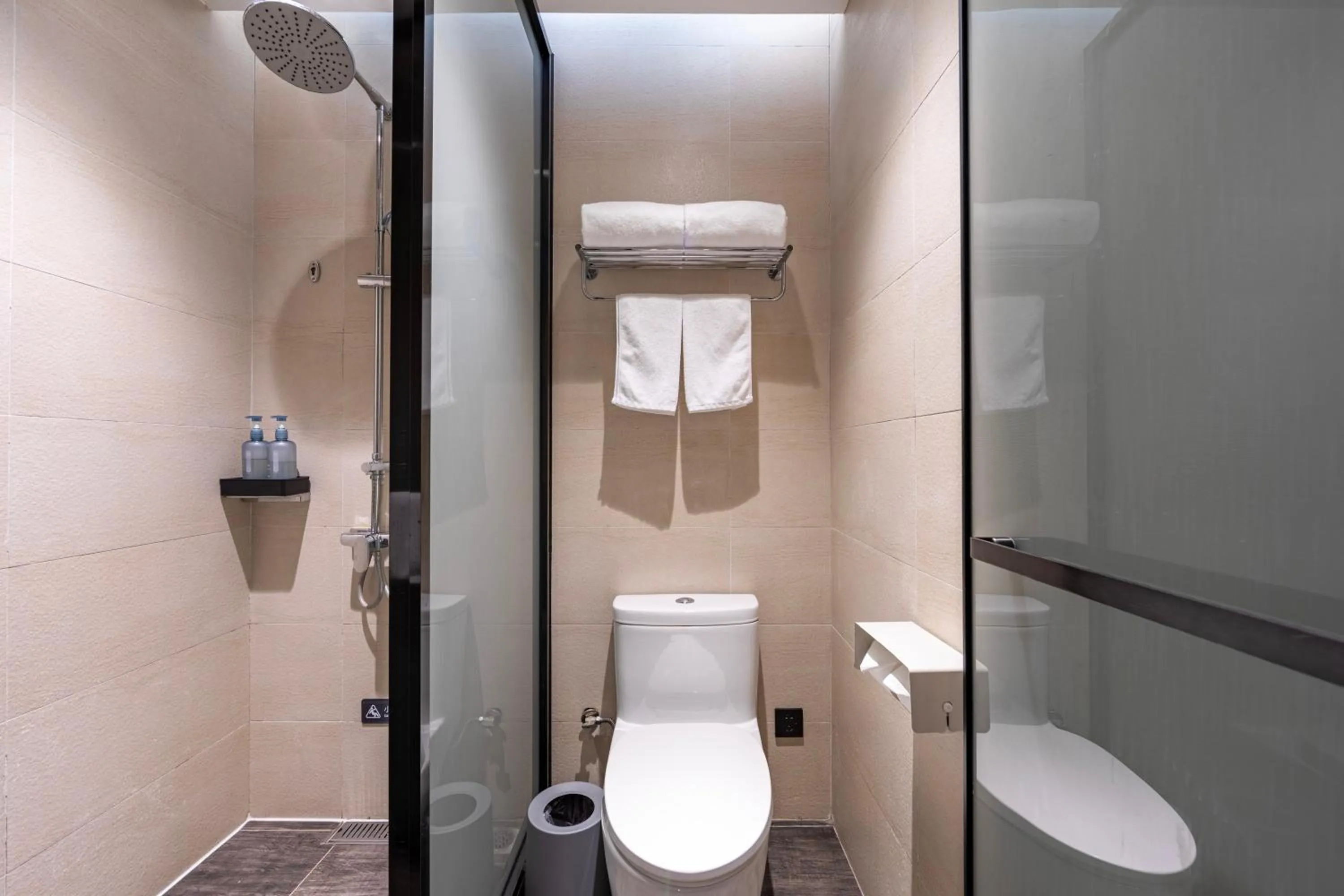 Toilet in Hanting Premium Hotel Shanghai World Expo Shangnan Road