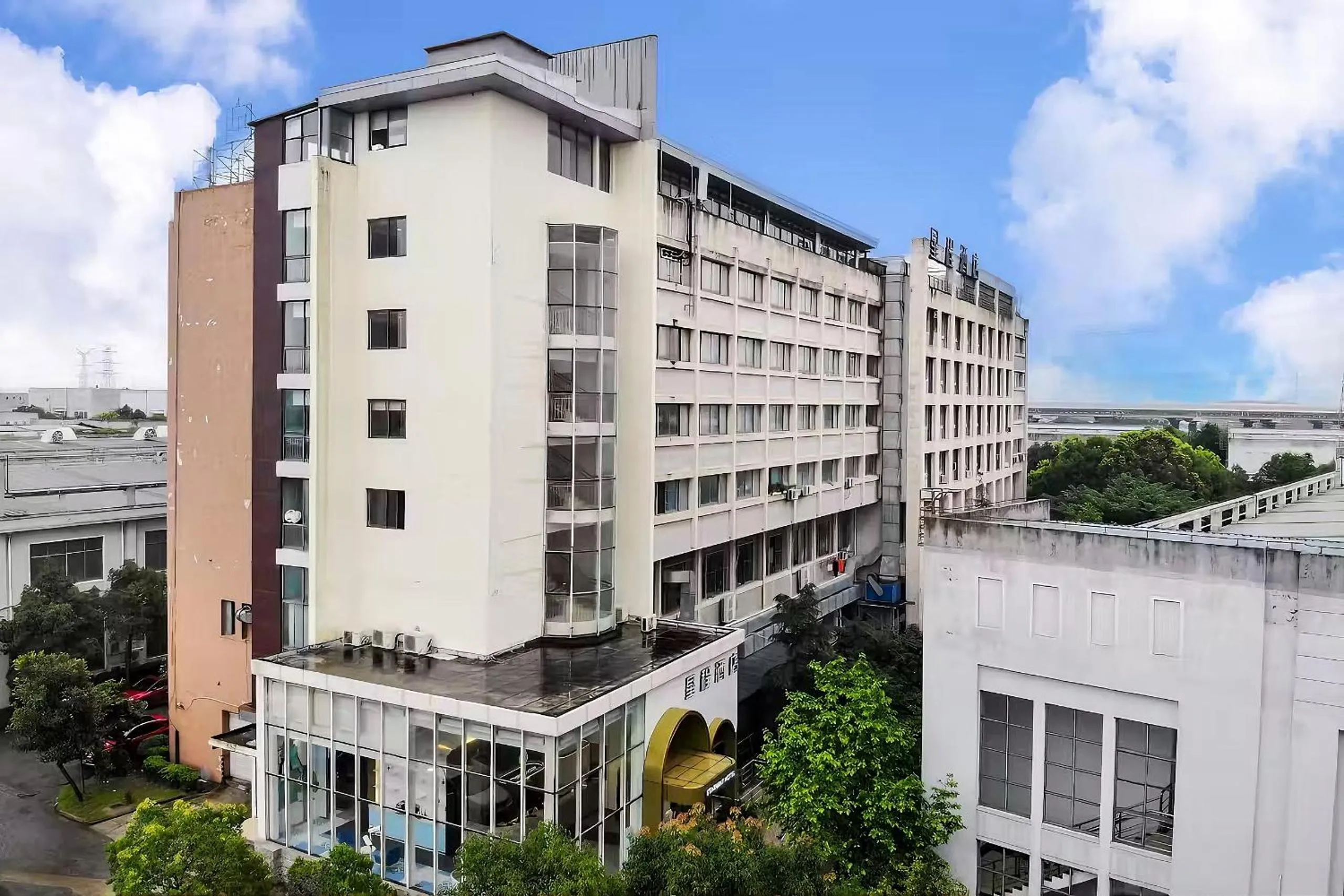 Property building in Starway Hotel Shanghai International Tourism Resort Xiupu Road